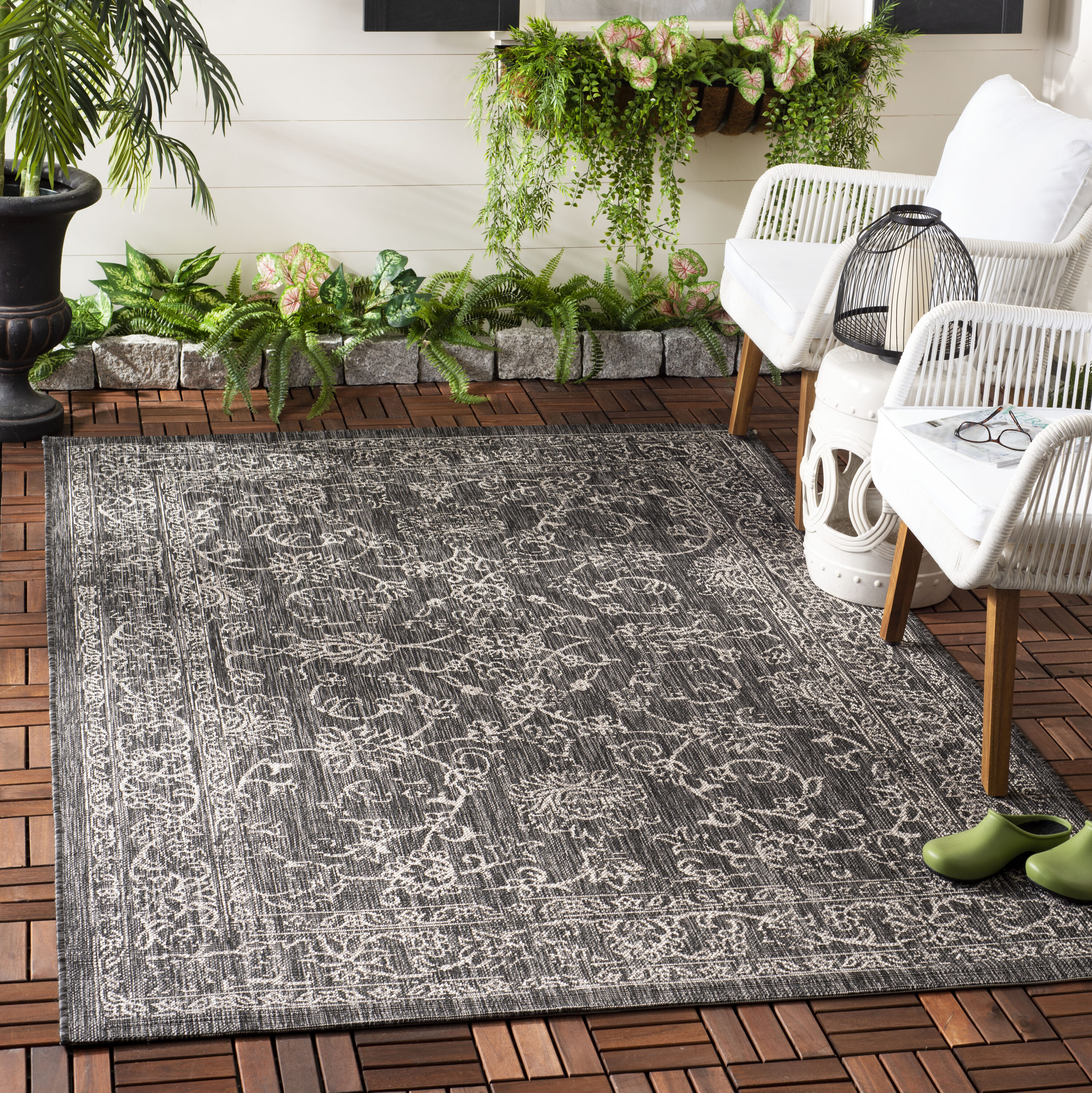 Safavieh CY8680-36621-5SQ Courtyard Providence 5 x 5 (ft) Loomed Polypropylene Black/Ivory Square Indoor/Outdoor Distressed/Overdyed Coastal Area rug