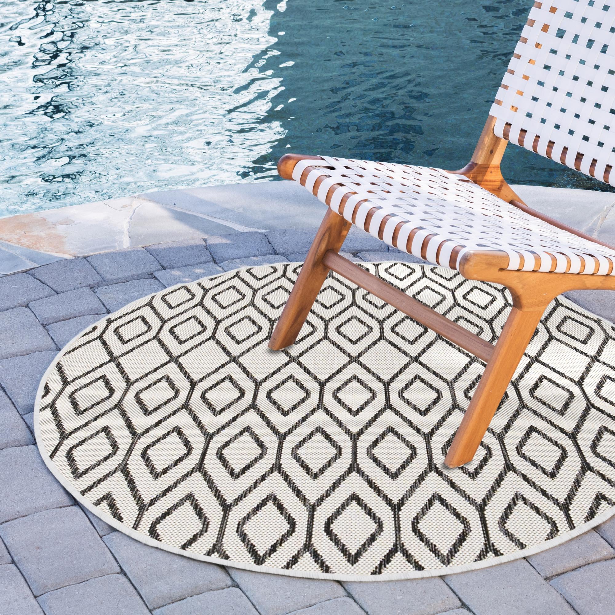 Unique Loom 3152356 Jill Zarin Outdoor 7 x 7 (ft) Loomed Polypropylene Ivory Round Indoor/Outdoor Trellis Area rug