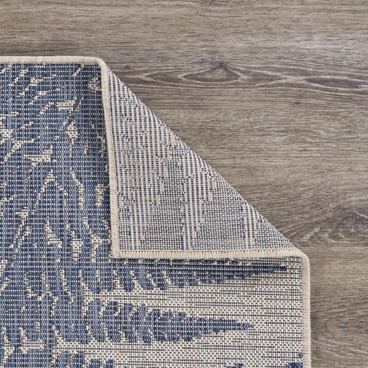 Gray and Blue Synthetic Rectangular 5' x 7' Indoor/Outdoor Area Rug