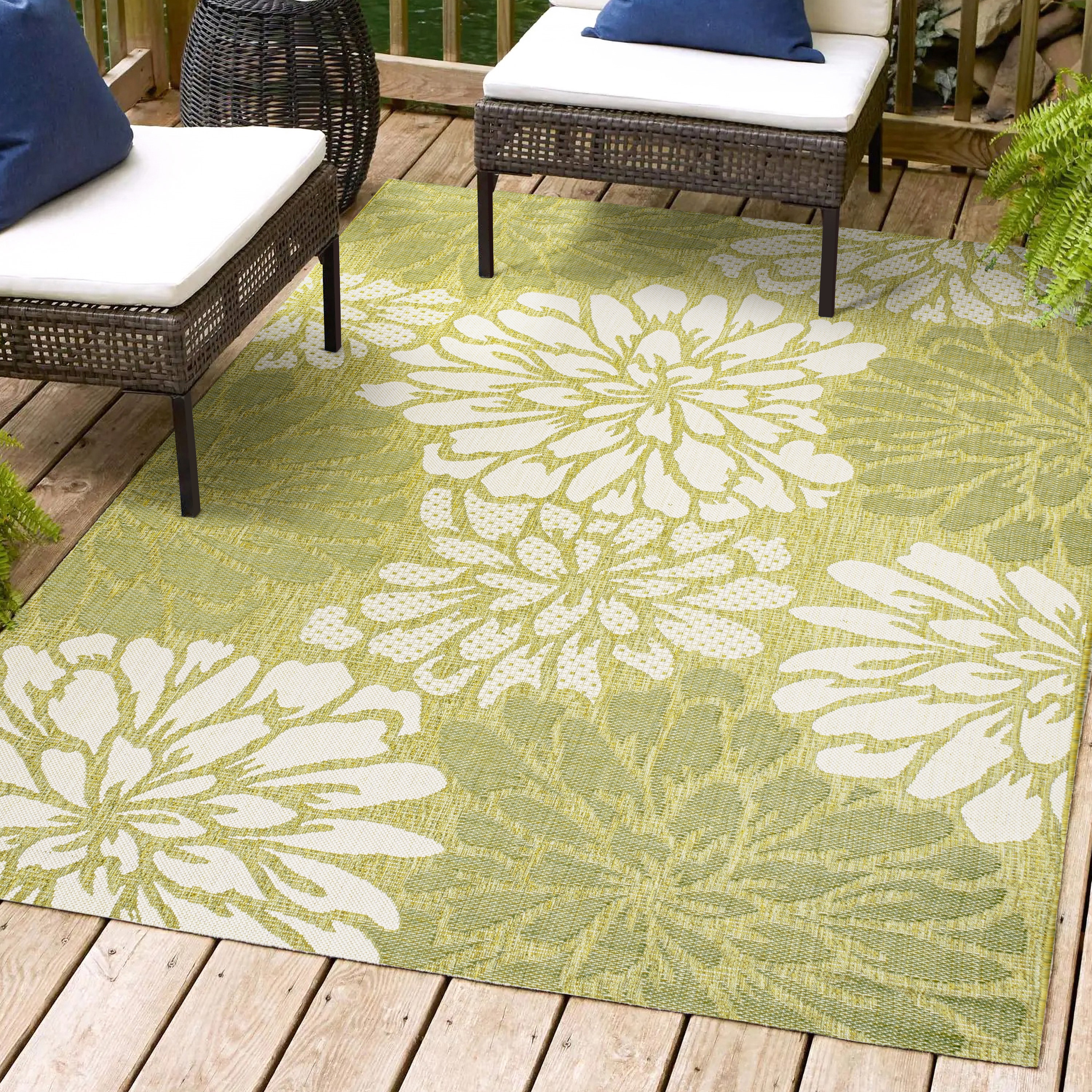JONATHAN  Y SMB110H-4 Santa Monica Zinnia Textured Weave Floral 4 x 6 (ft) Loomed Polypropylene Green/Cream Rectangular Indoor/Outdoor Floral/Botanical Coastal Area rug