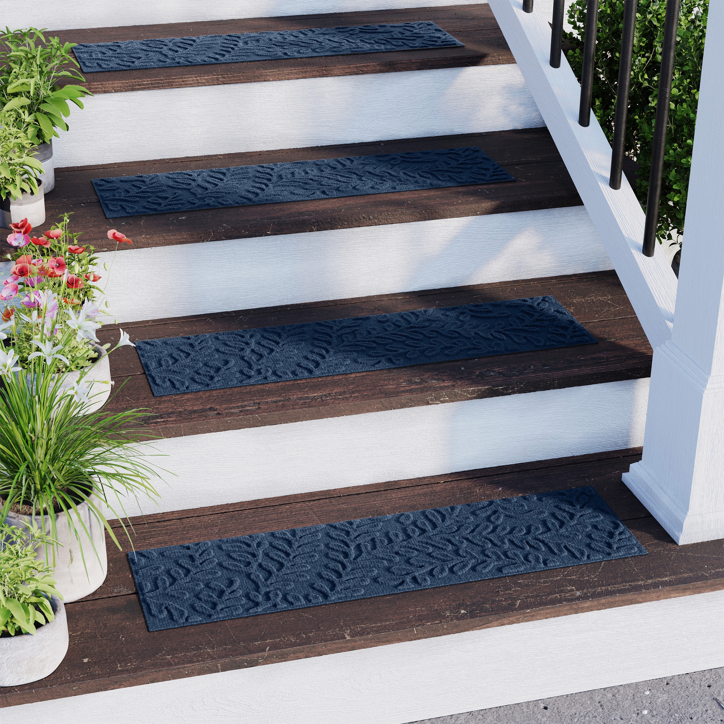 Bungalow Flooring 20561611 WaterHog Tufted Polyester Navy Rectangular Indoor/Outdoor Floral/Botanical Machine washable Stair tread rug