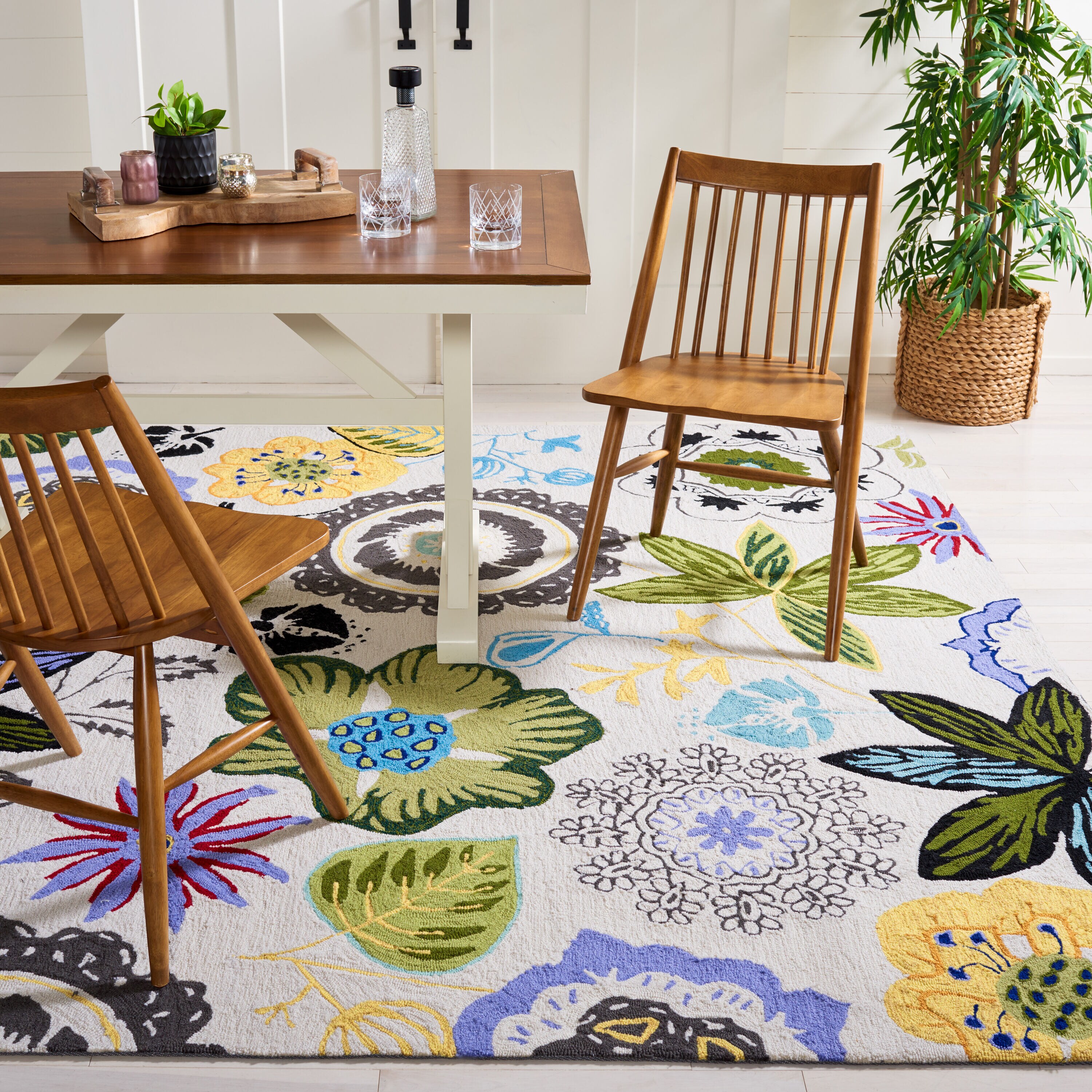 Four Seasons 472D Ivory Multi 8ft x 10ft Country Floral Rug