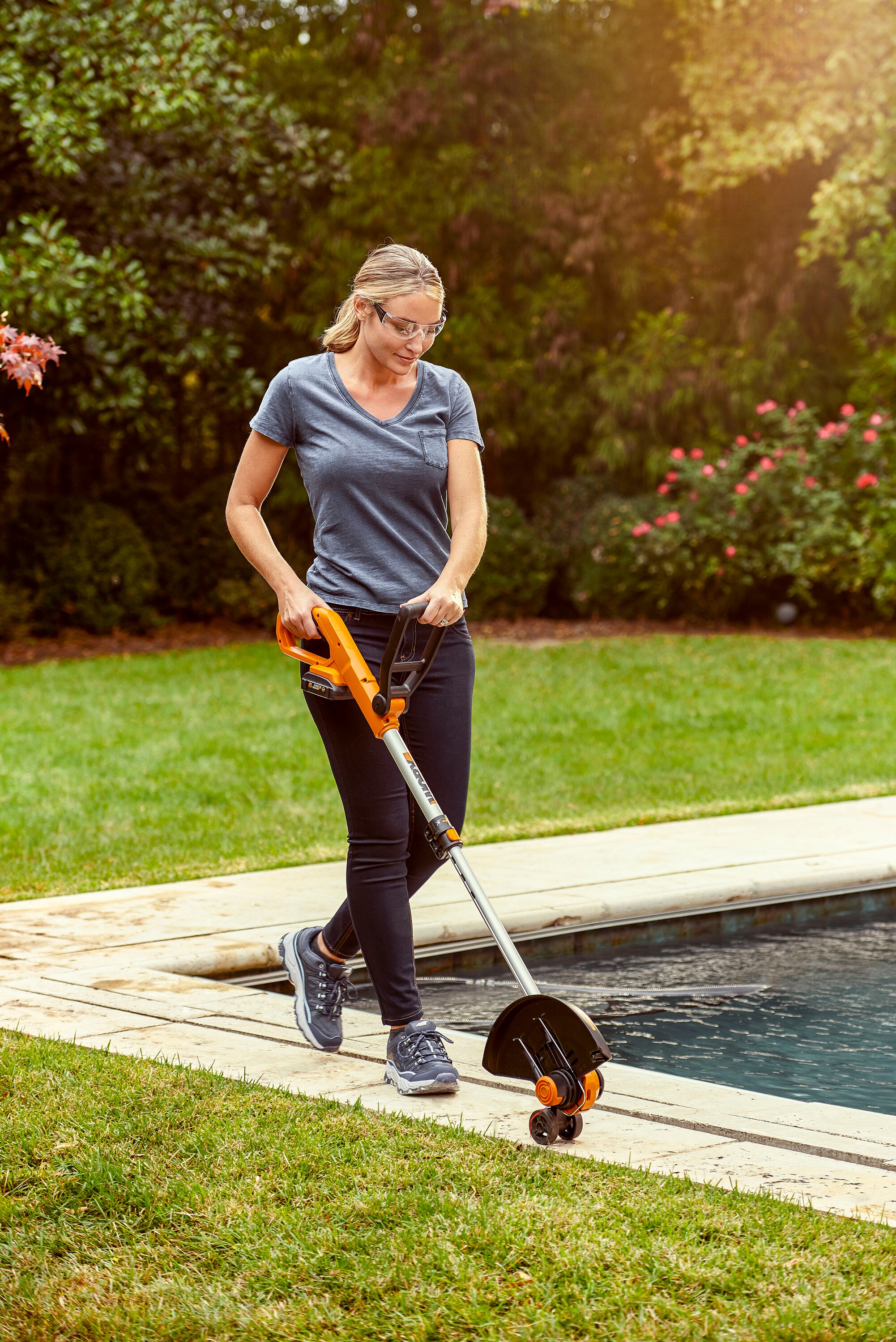 WORX WG932 20V Power Share String Trimmer, Blower and Hedge Trimmer Combo  Kit