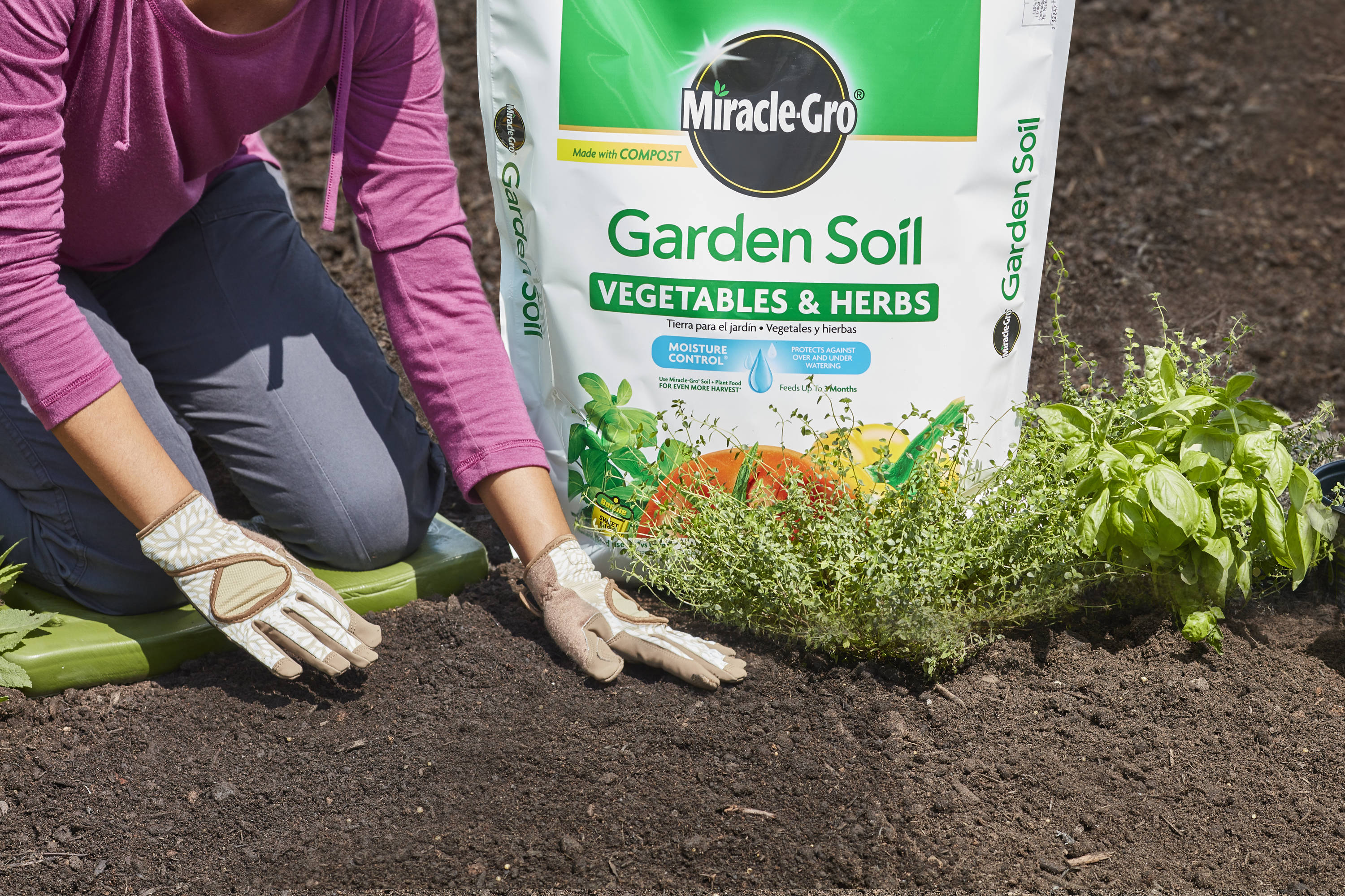 Miracle-Gro 1.5-cu Ft Garden Soil In The Soil Department At Lowes.com