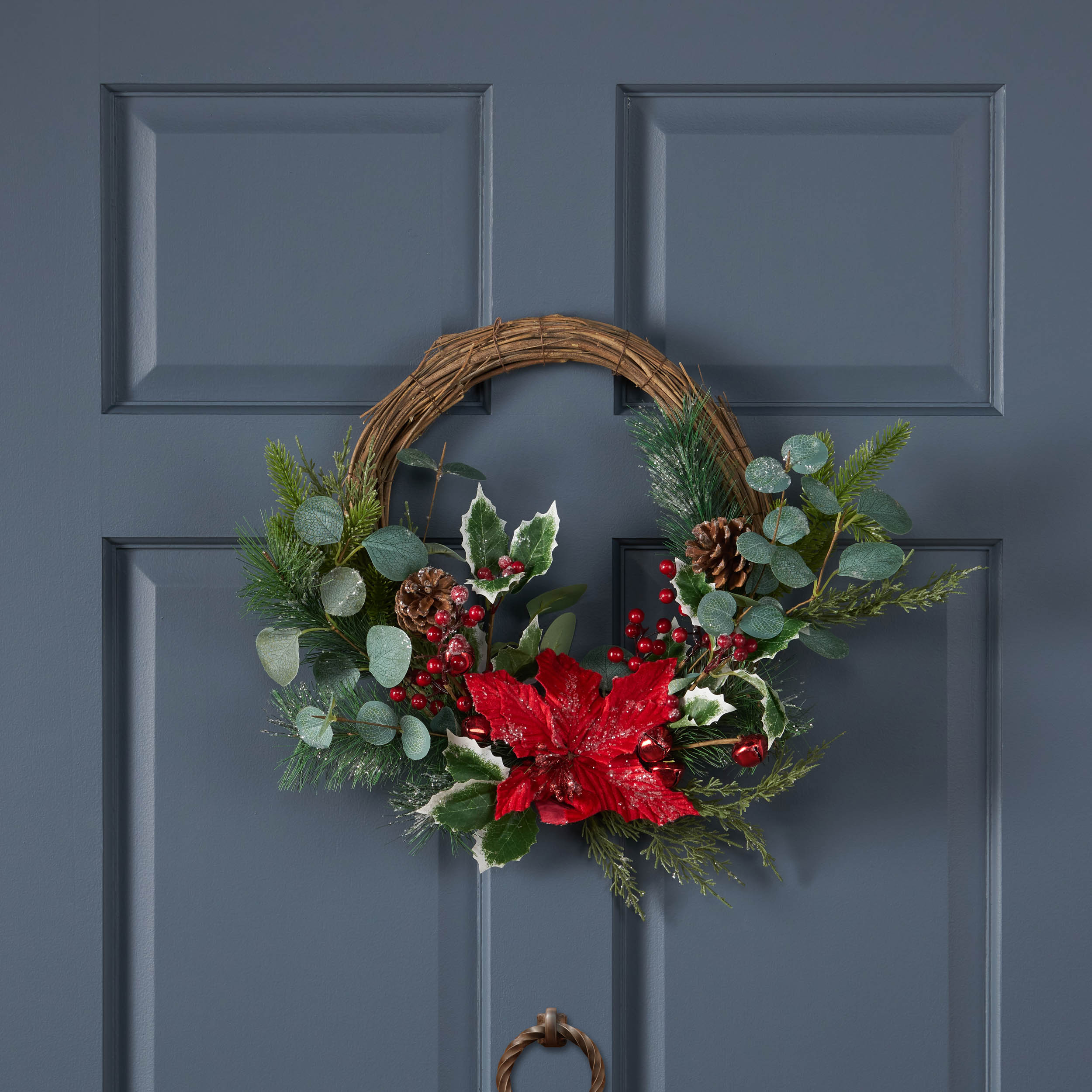 AAZJ NBC-CM73068 23.5-in Indoor/Outdoor Green Poinsettia Artificial Christmas Wreath