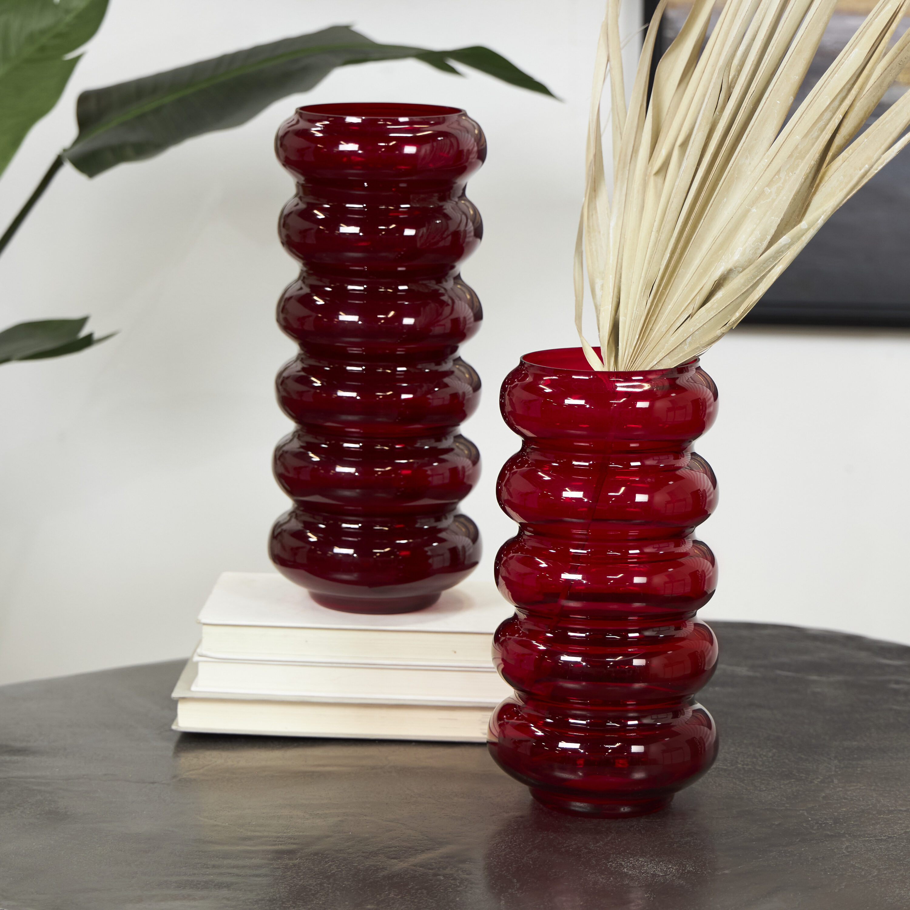 The Novogratz 822202 2 -Pack Red Glass Eclectic Vase