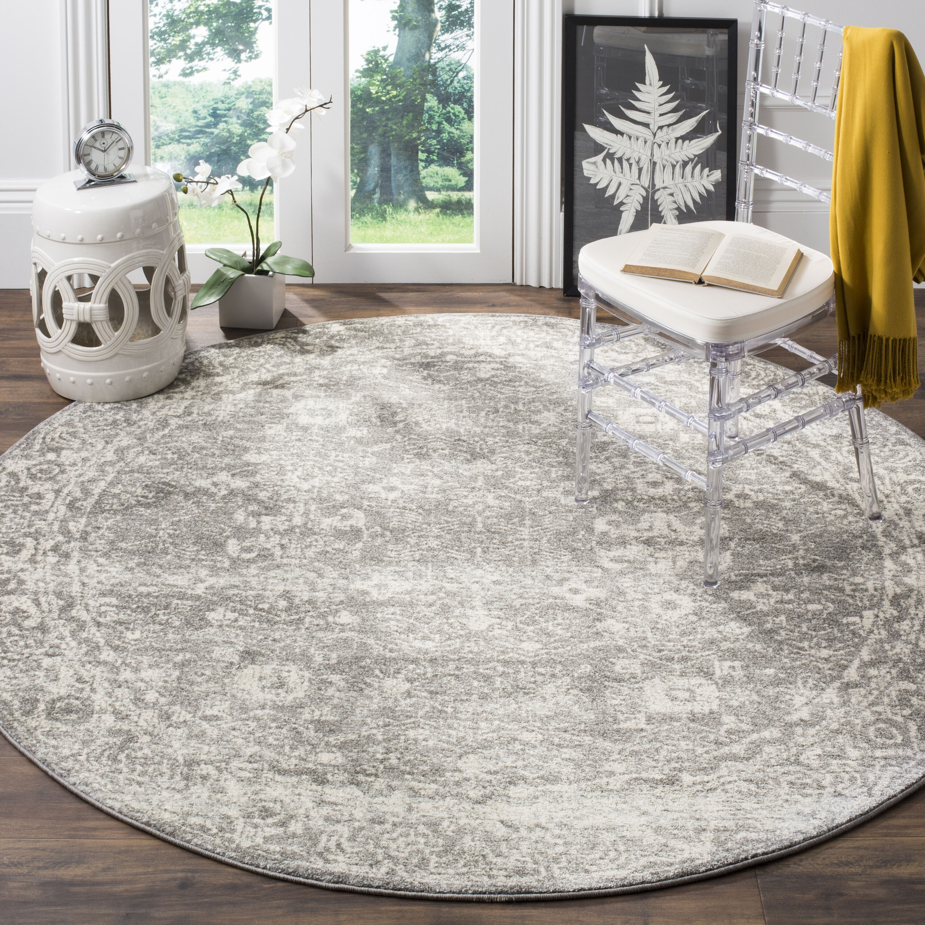 Safavieh EVK270S-5R Evoke Likoma 5 x 5 (ft) Loomed Polypropylene Gray/Ivory Round Indoor Distressed/Overdyed Vintage Area rug