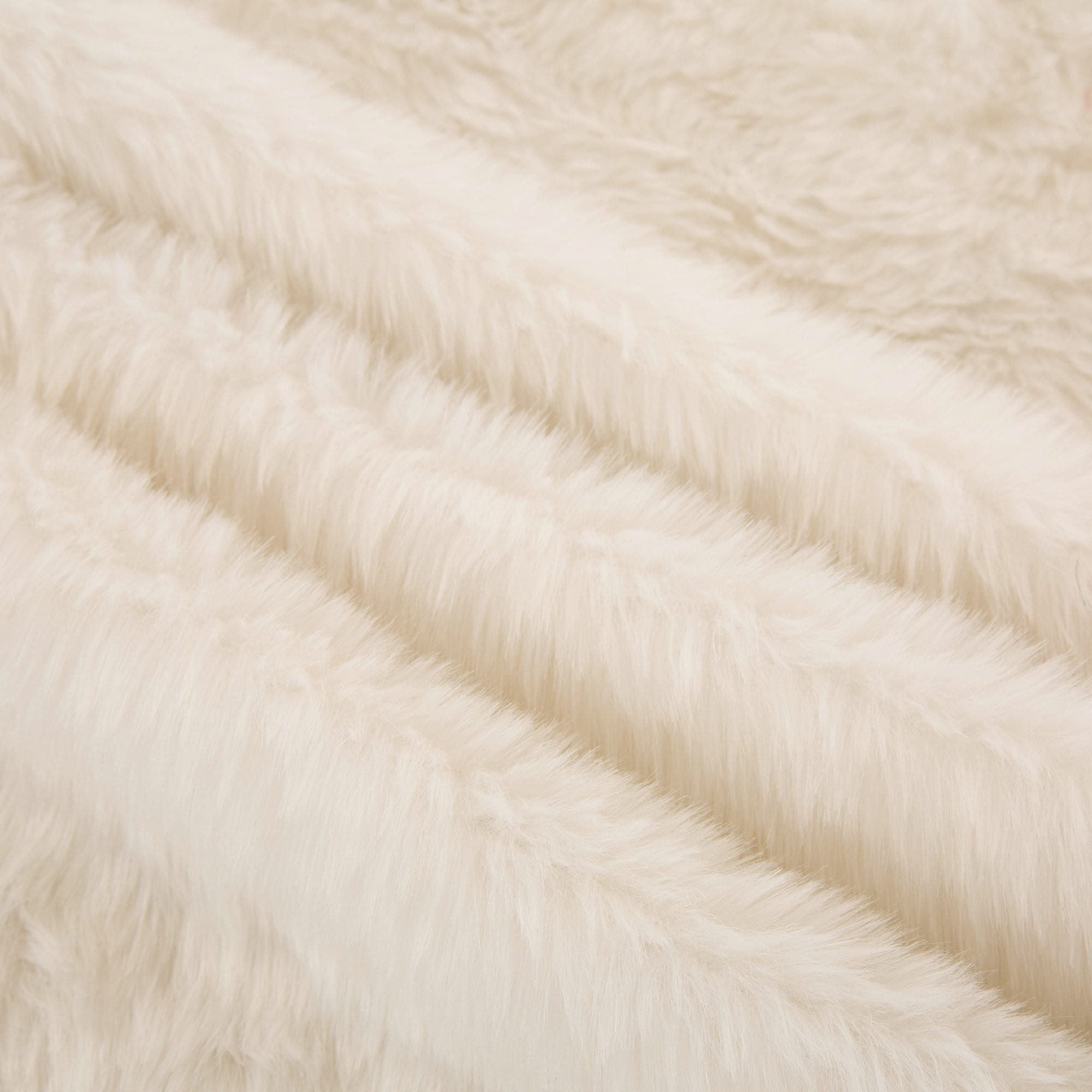 Glitzhome 48-Inch White Plush Faux Fur Christmas Tree Skirt - Merry ...