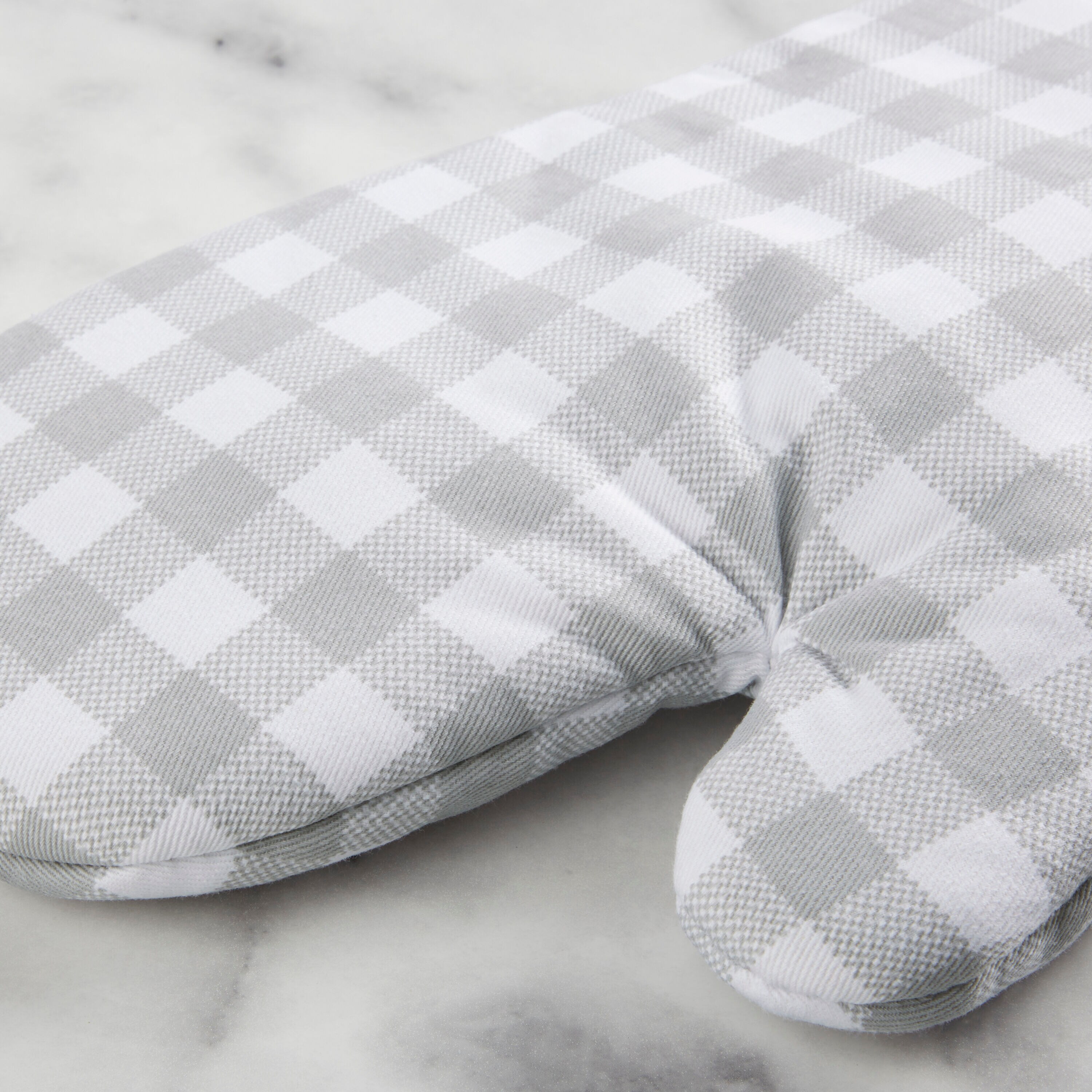 KitchenAid Gingham Oven Mitt Set - Heat Resistant Cotton - Matte Grey - Set  of 2 - Classic Checkered Pattern - 7-in x 13 in the Kitchen Towels  department at