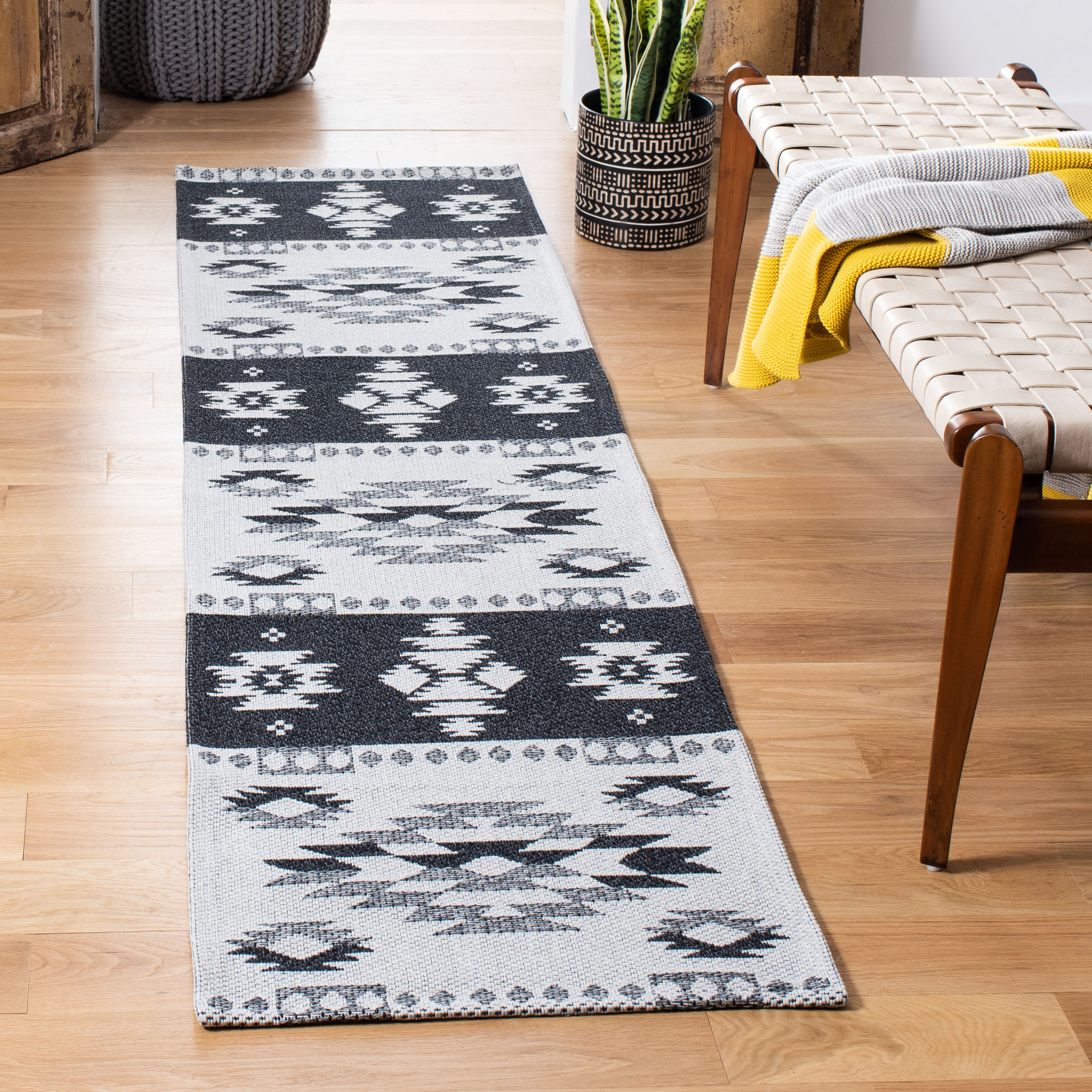 Augustine 426Z Black/Light Grey 2ft x 8ft Runner Rug