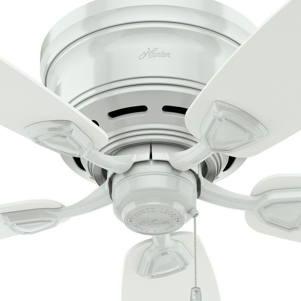 Hunter Sea Wind 48-in White Indoor/Outdoor Flush Mount Ceiling Fan