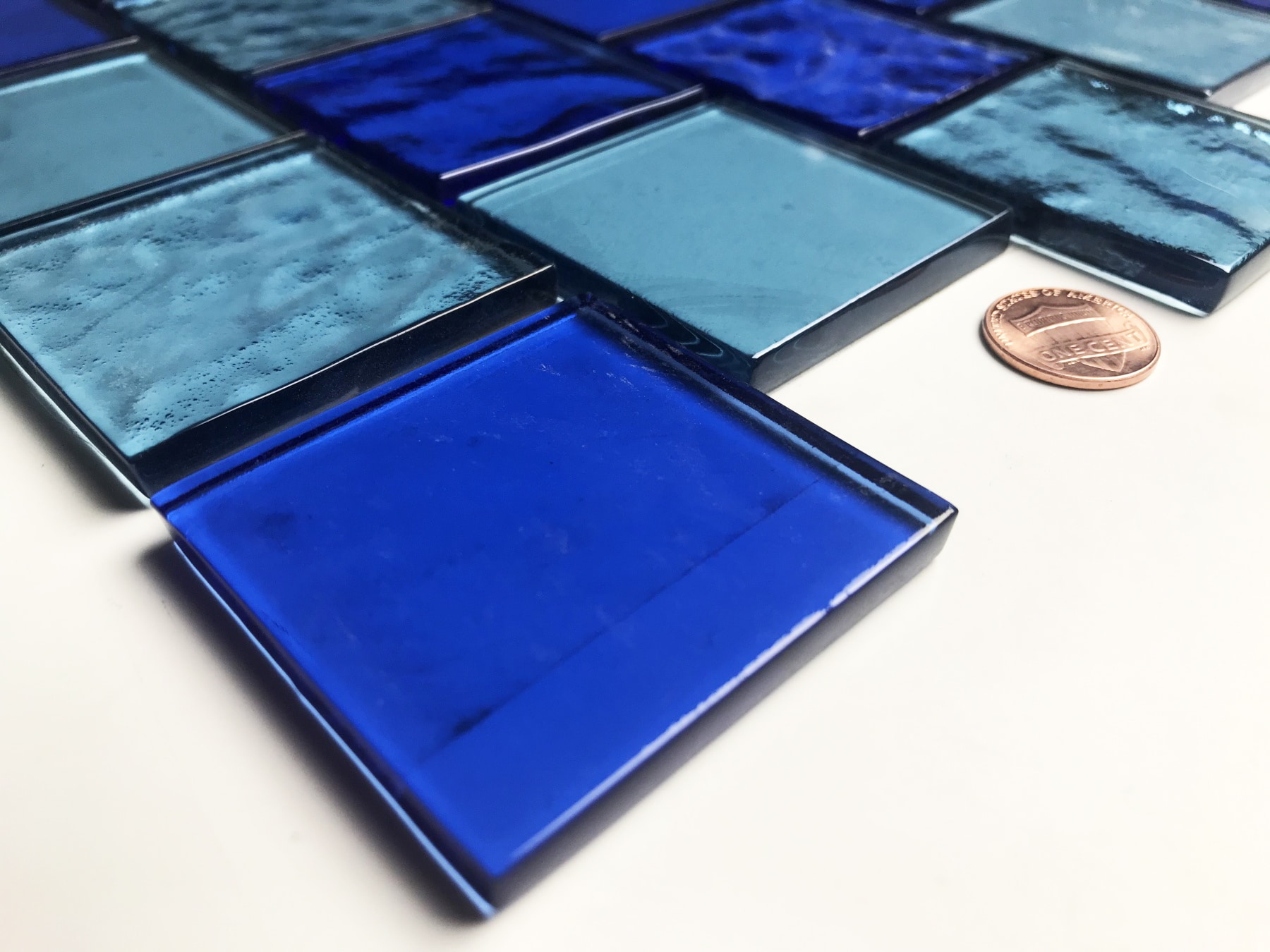 Landscape Blue Glossy Glass Mosaic Tile for Pools and Kitchens
