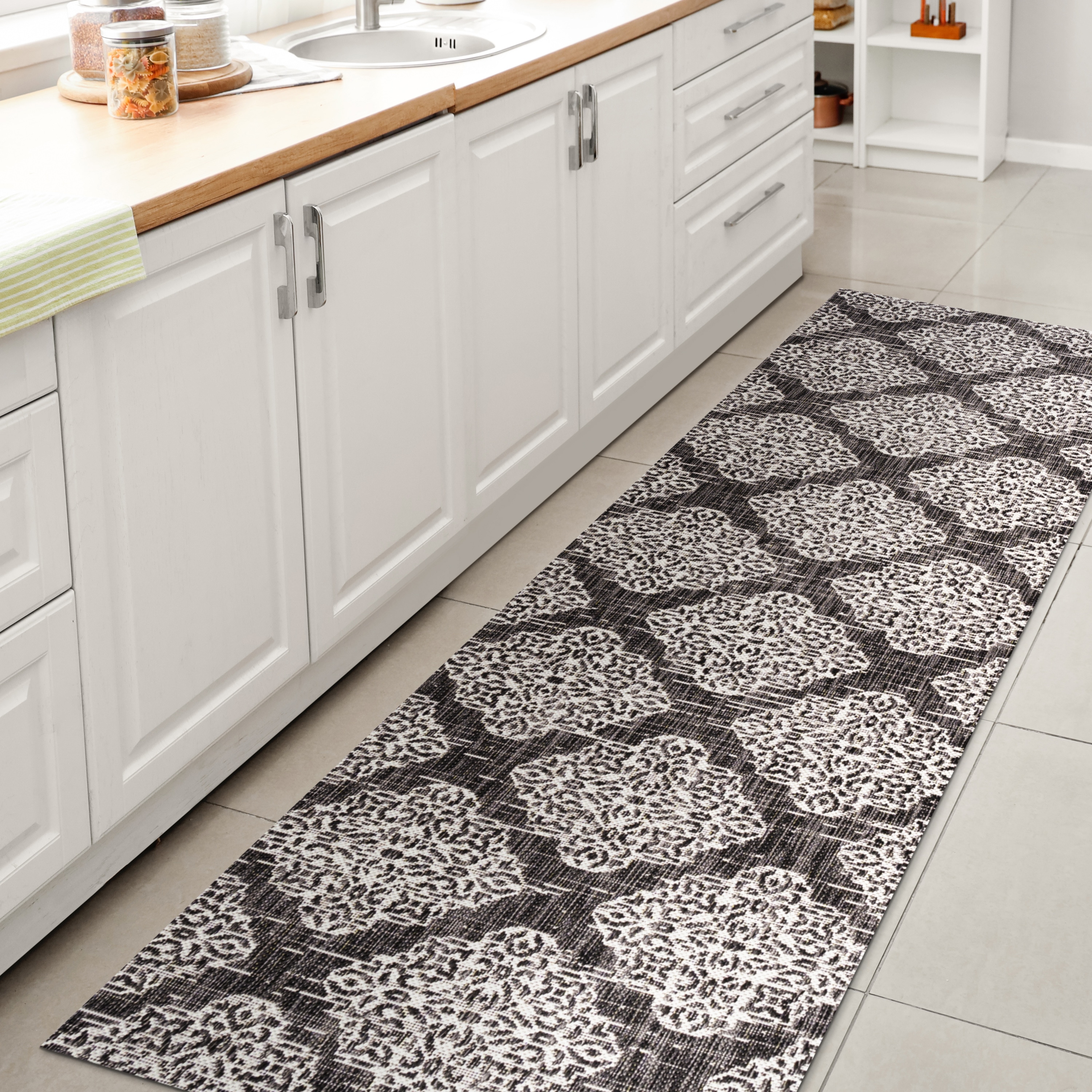 JONATHAN  Y SMB121B-28 Santa Monica Tuscany 2 x 8 (ft) Loomed Polypropylene Black/Ivory Rectangular Indoor/Outdoor Medallion Coastal Runner rug