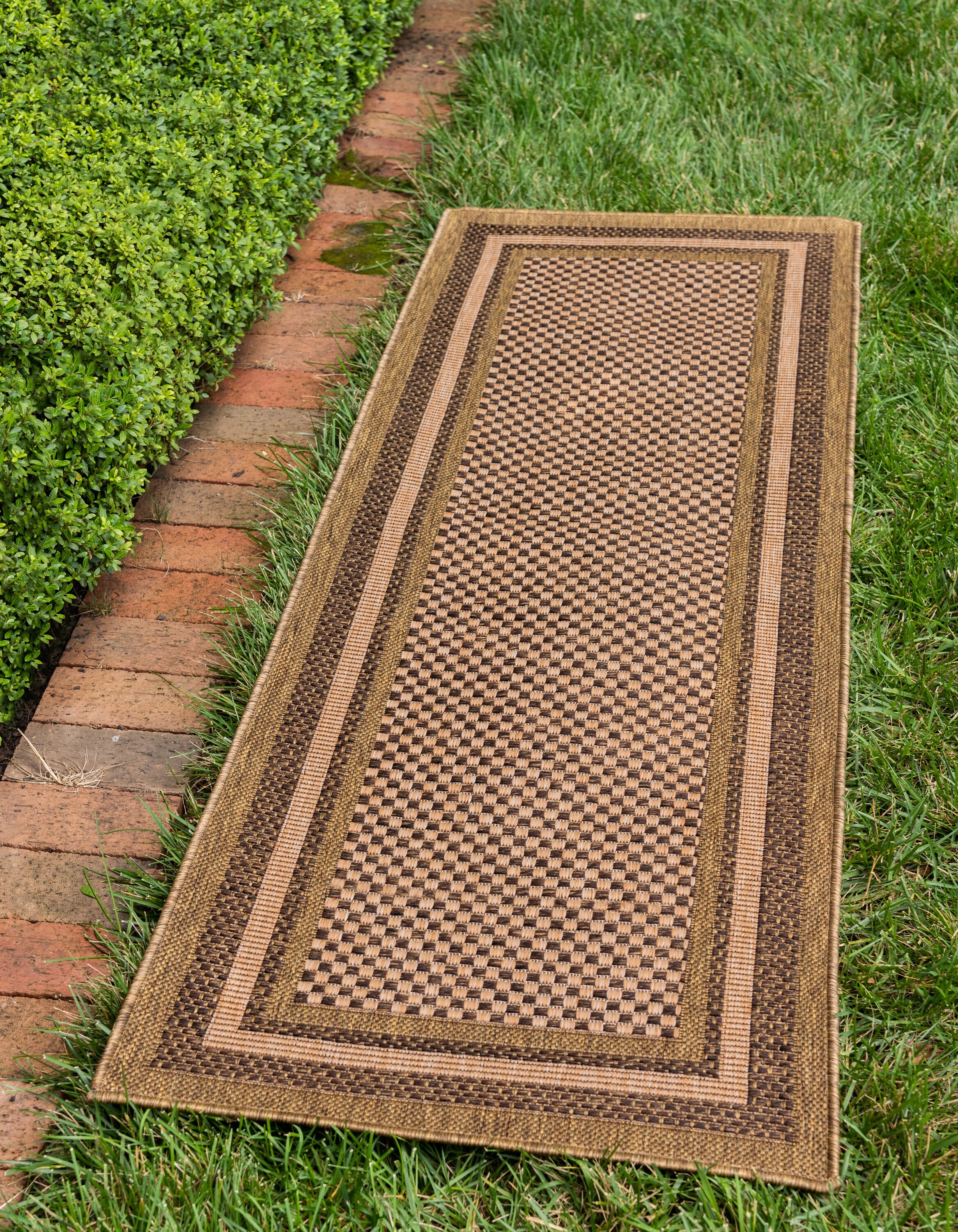 Unique Loom Checkered Outdoor Rug, Size: 2'2 x 6, Brown/Black