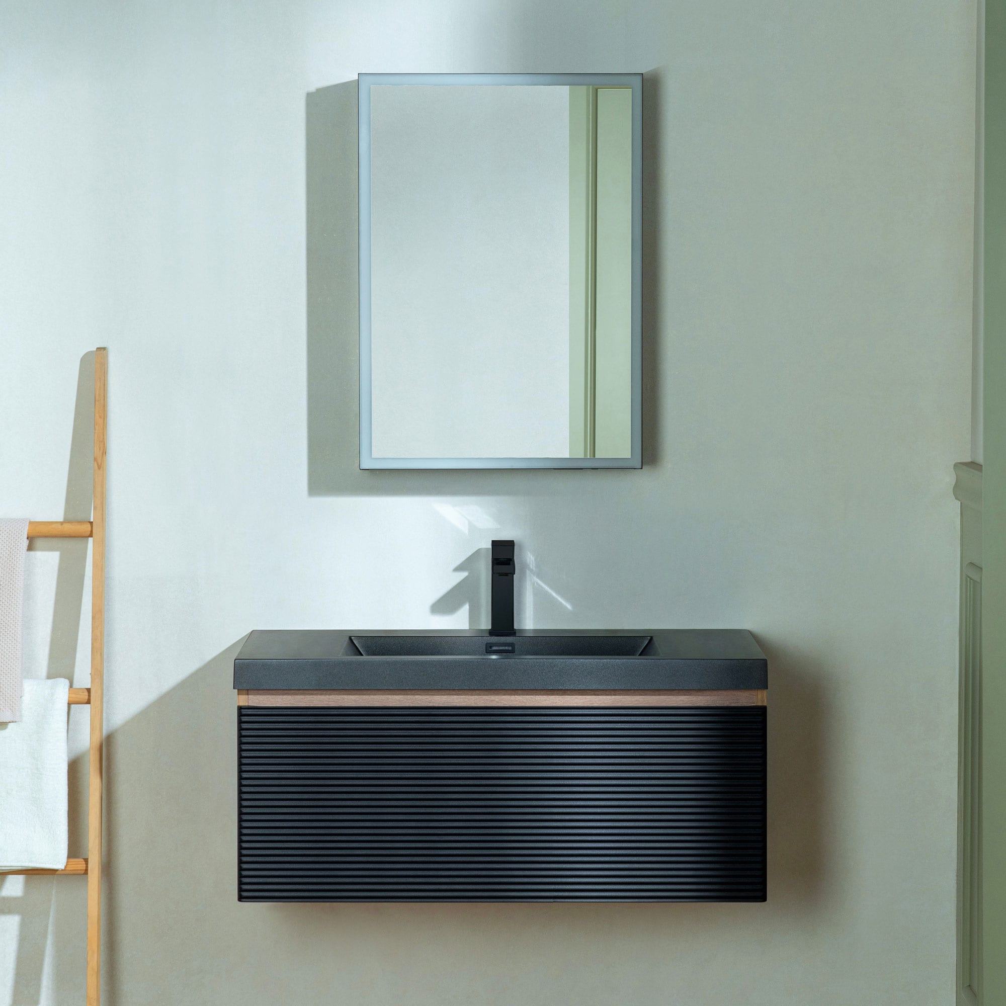 Woodbridge LVT1461 36-in Mature Oak Single Sink Floating Bathroom Vanity with Matte Black Quartz Top