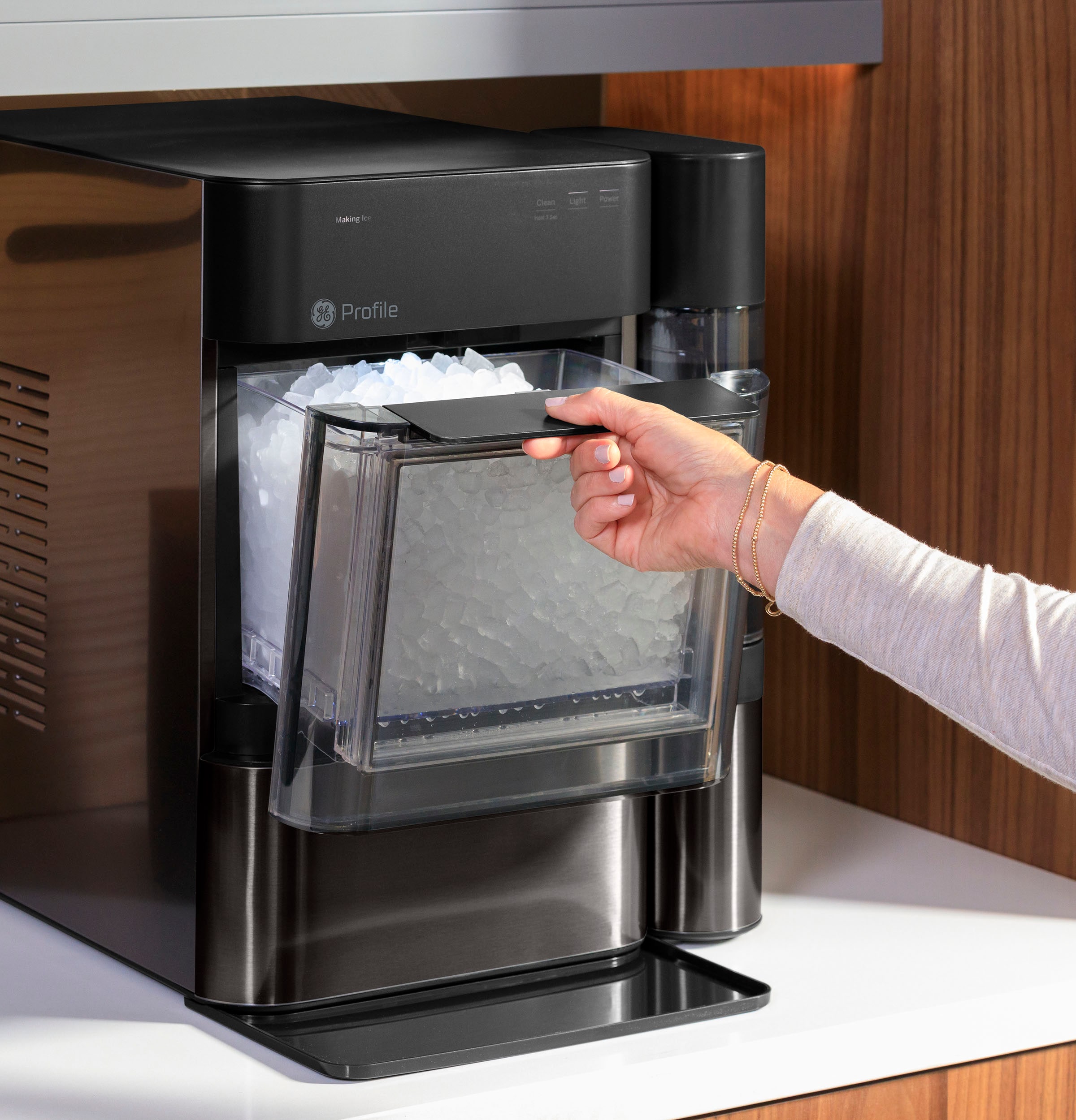 The GE Profile Opal 2.0: Why Are So Many Americans Clearing Out Counter  Space for the Hulking, Loud $649 Ice Maker? - WSJ