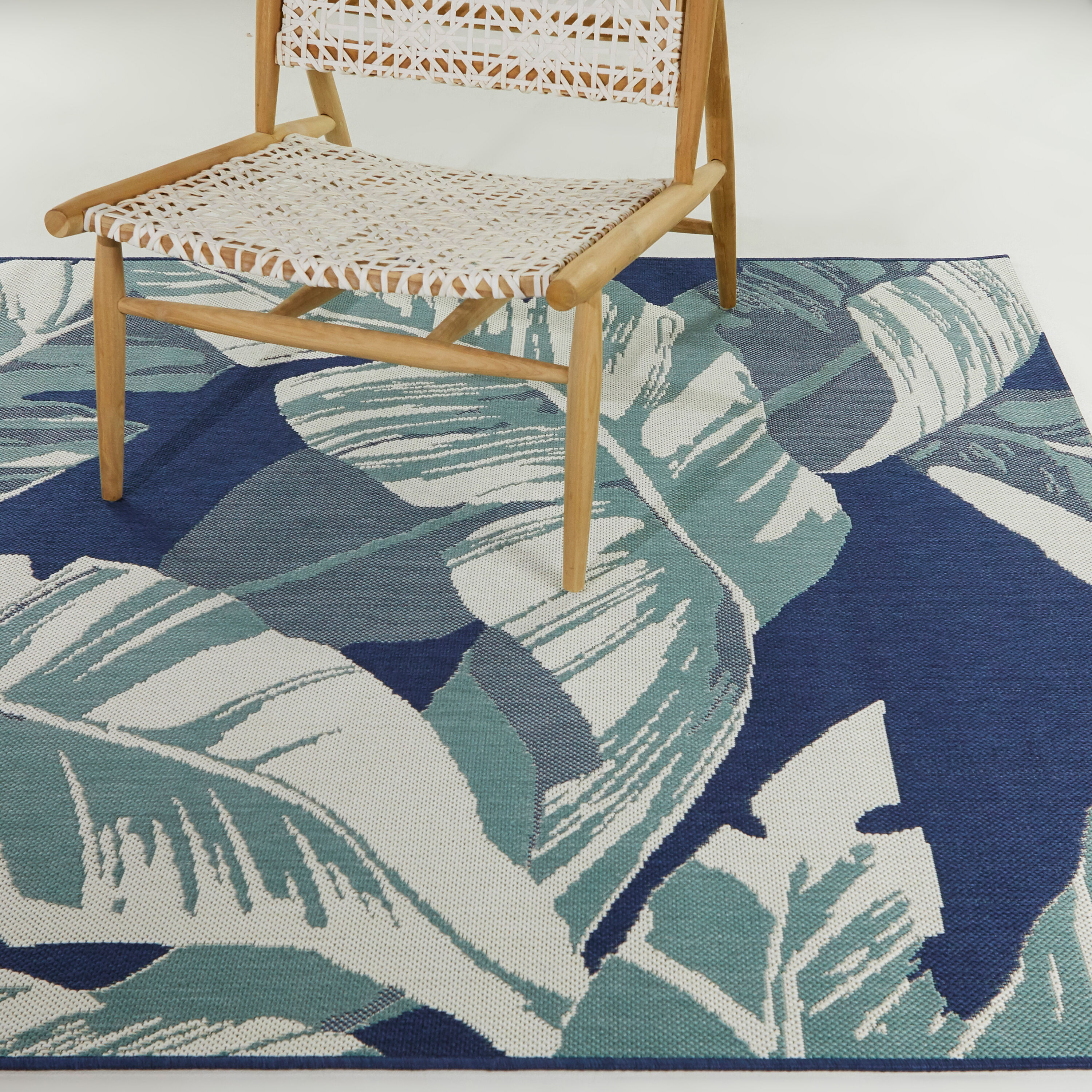 Balta 3105961 5 x 7 (ft) Polypropylene Teal Rectangular Indoor/Outdoor Floral/Botanical Area rug