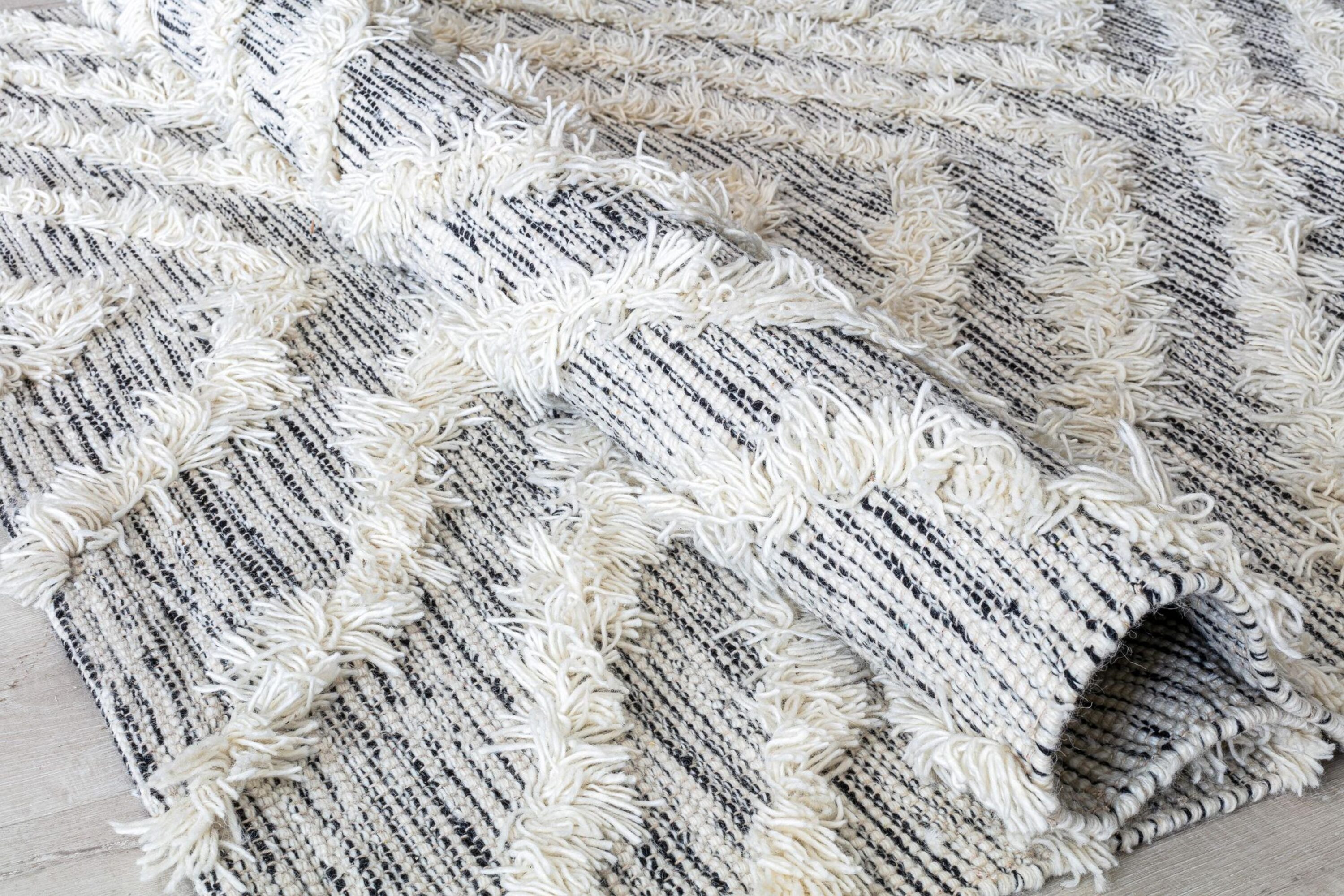 Gray and White Diamond Pattern Wool Area Rug, 8' x 10'