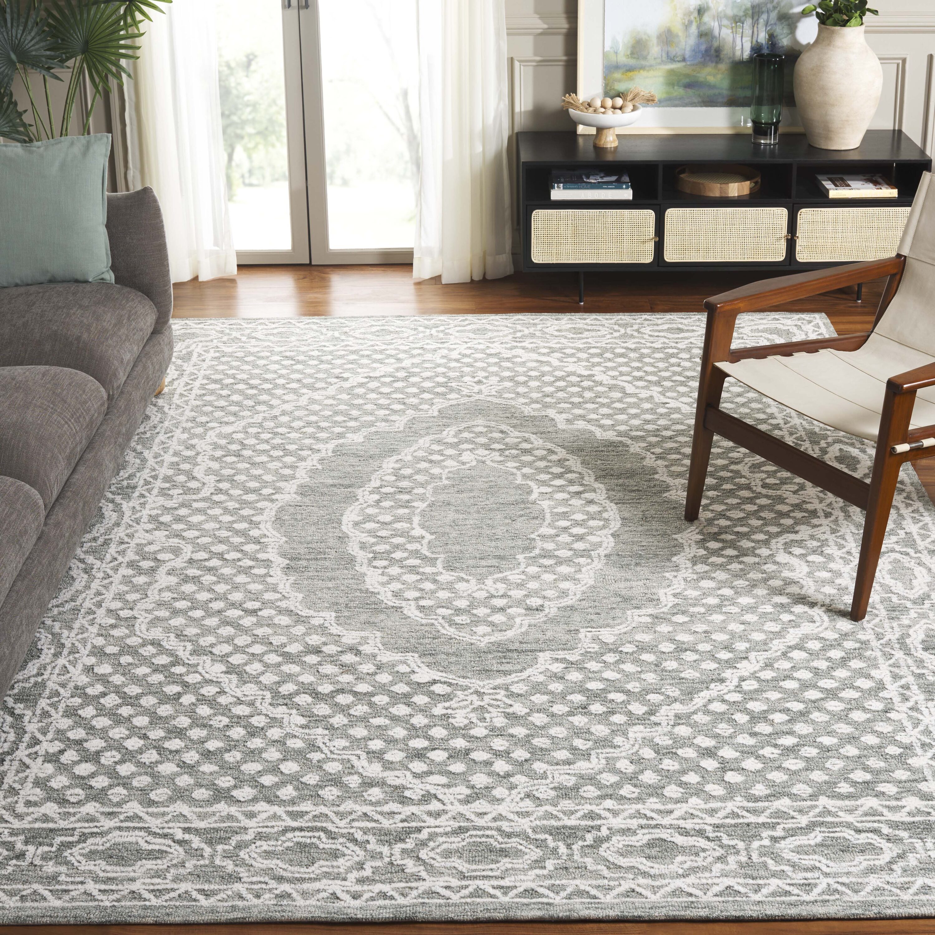  Ebony 306 Ivory/Gray Traditional 6ft x 9ft Medium Rectangle Rug