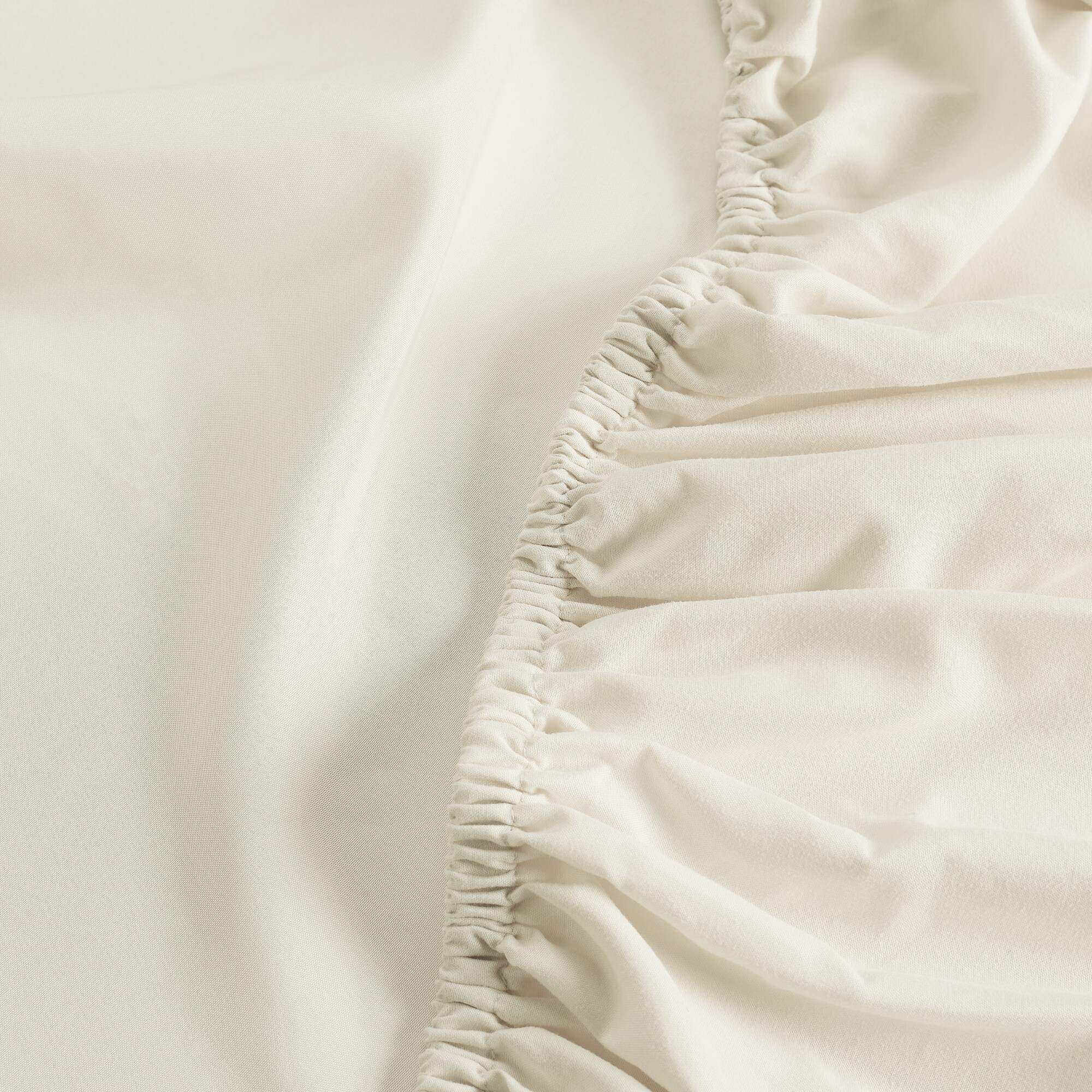 Serta Queen Polyester Ivory 4-Piece Bed Sheet in the Bed Sheets ...