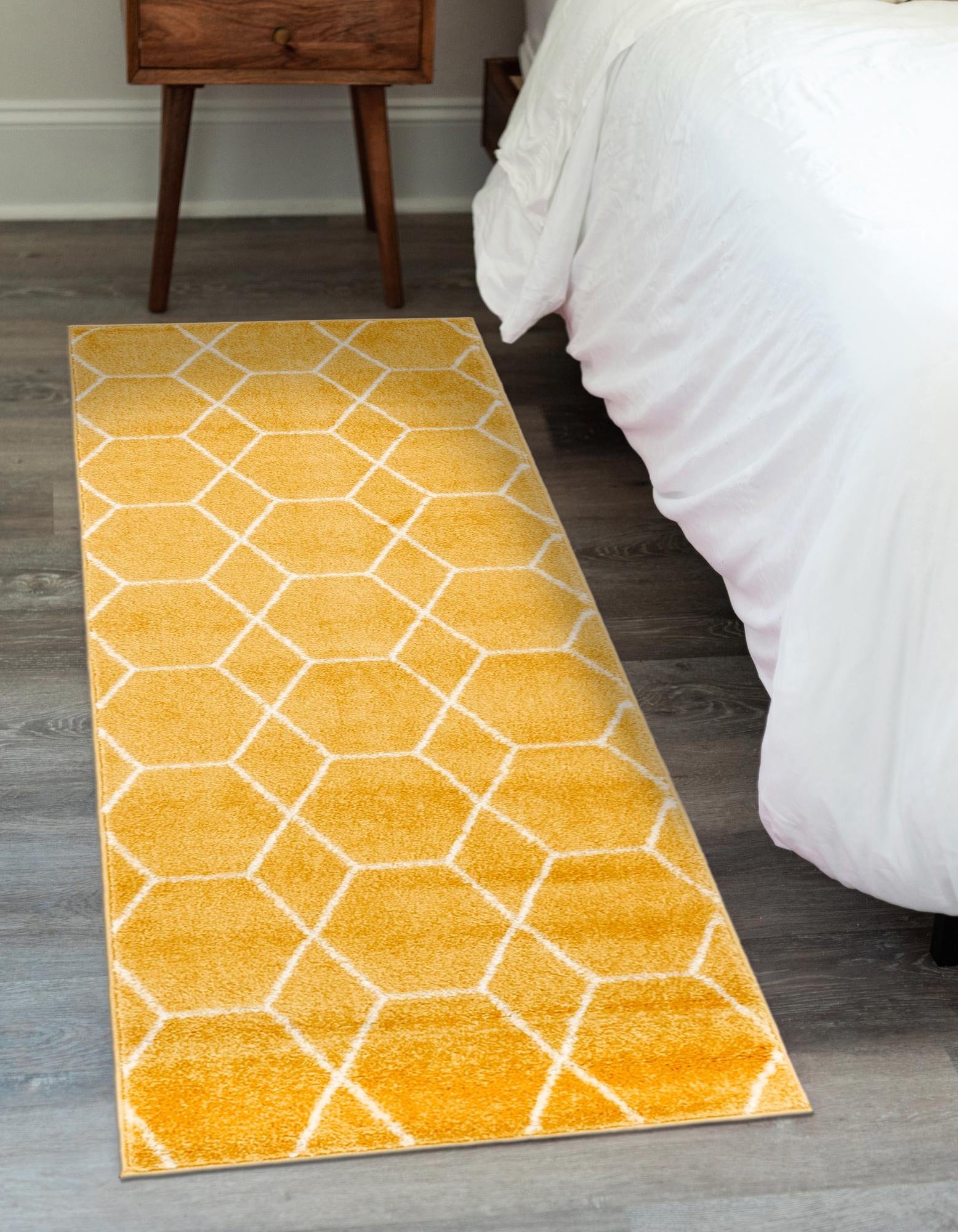 Unique Loom 3145479 Trellis Frieze 2 x 6 (ft) Loomed Polypropylene Yellow Rectangular Indoor Trellis Runner rug