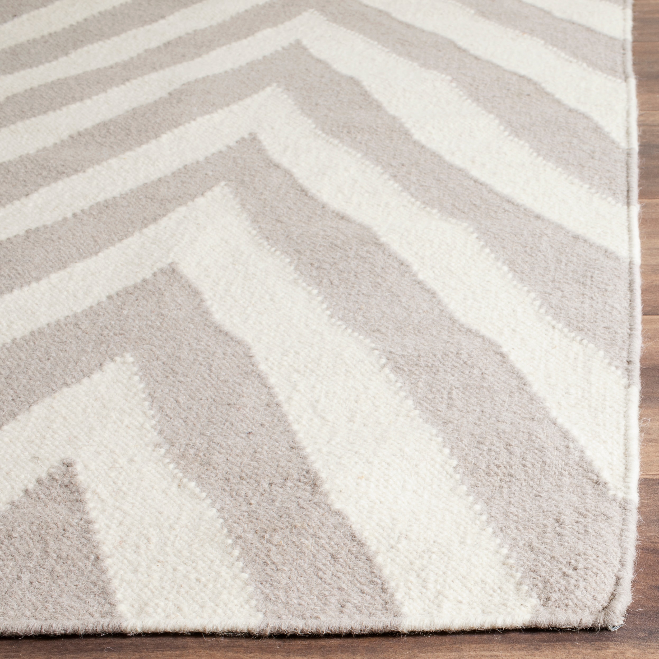 Safavieh DHU568B-24 rugs - View #3
