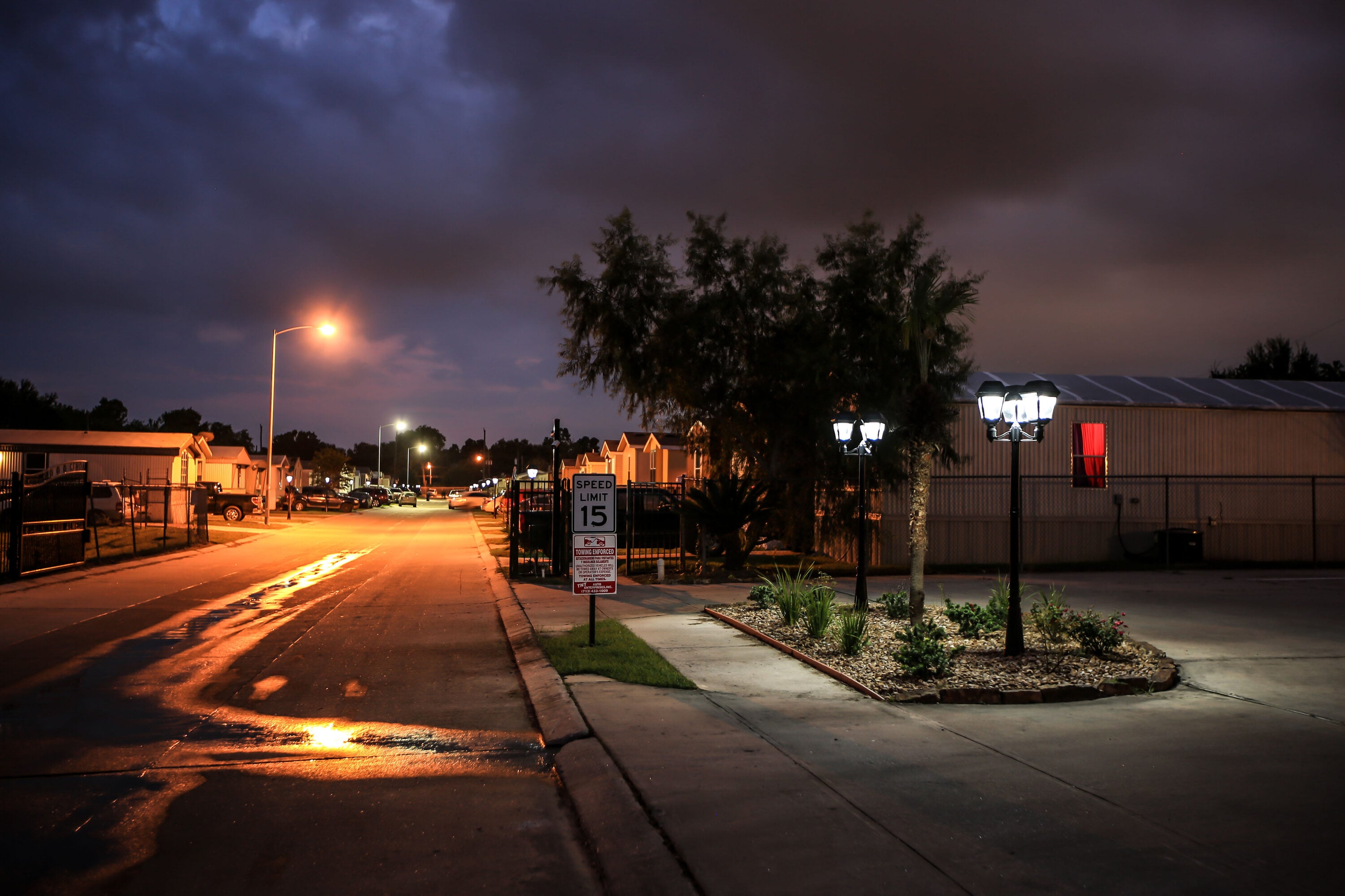 Gama Sonic 97KF30 Post-Lights - View #3