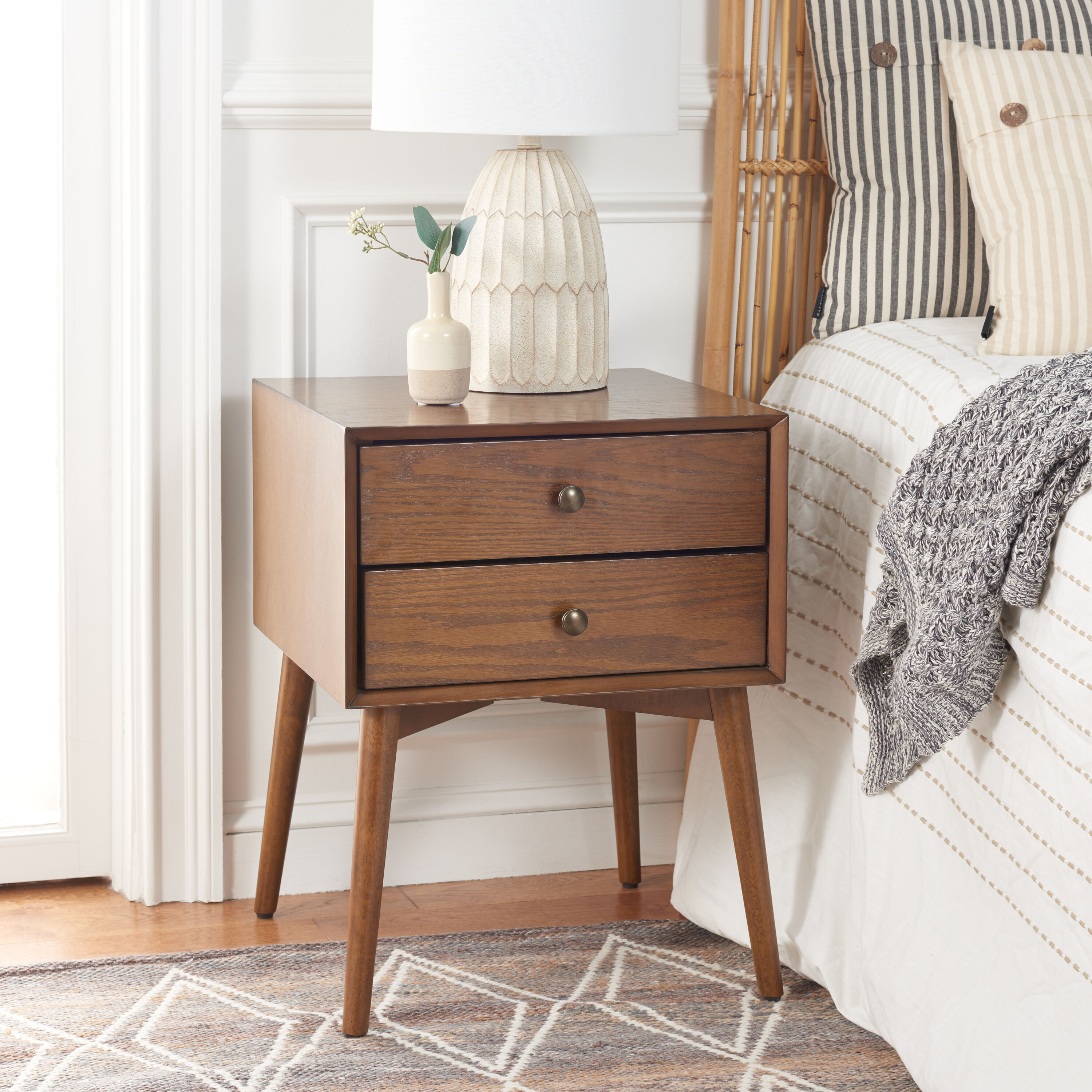 Safavieh NST6407C Medium Oak/Antique Gold Nightstand