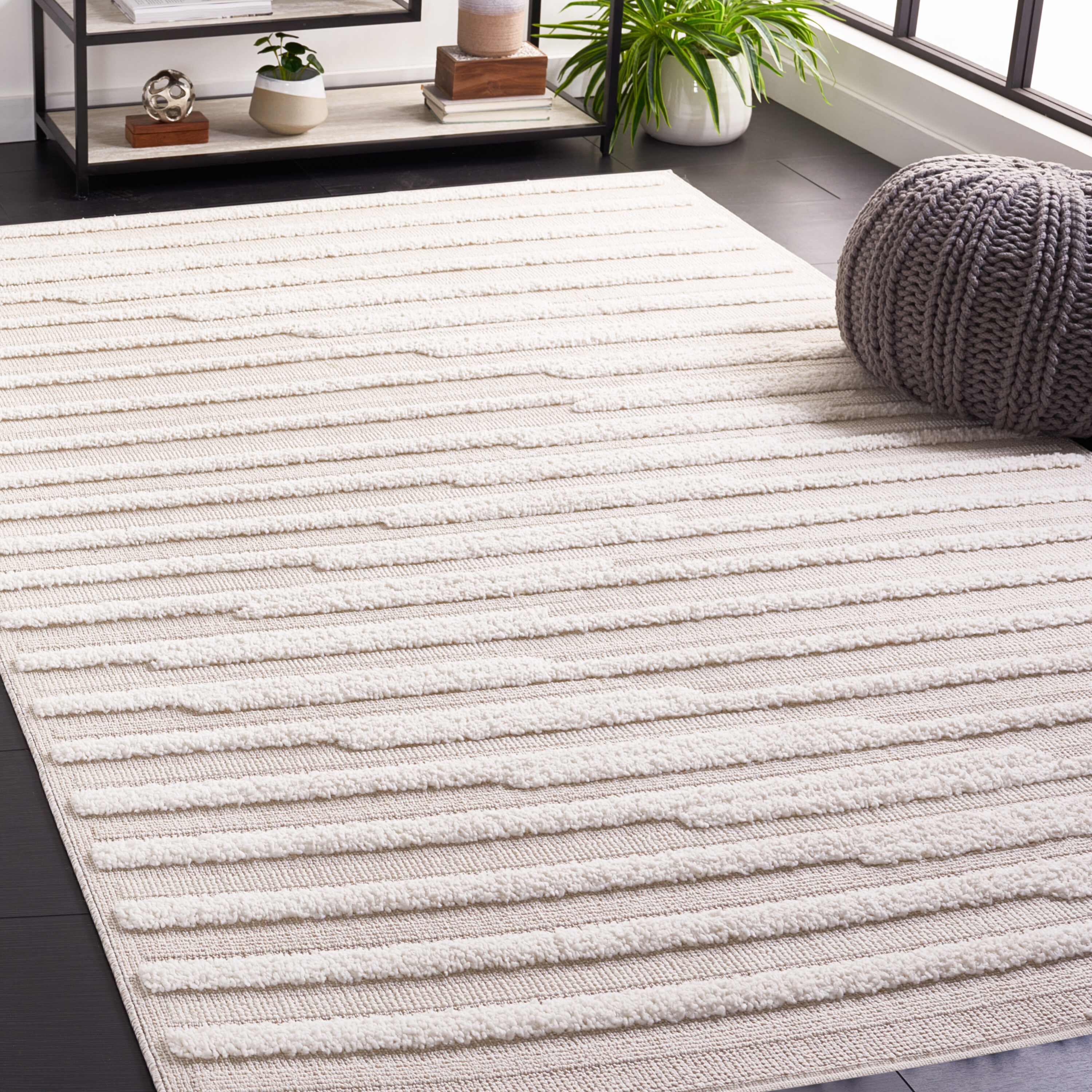Trends 102B Beige/Ivory 4 x 6 Rectangular Area rug