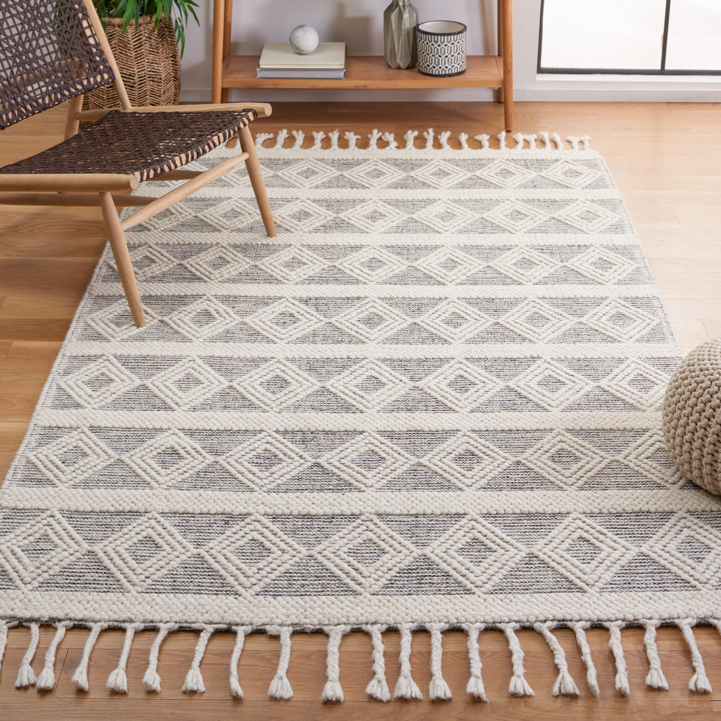  Natura 307 Ivory/Black Bohemian 4ft x 6ft Small Rectangle Rug