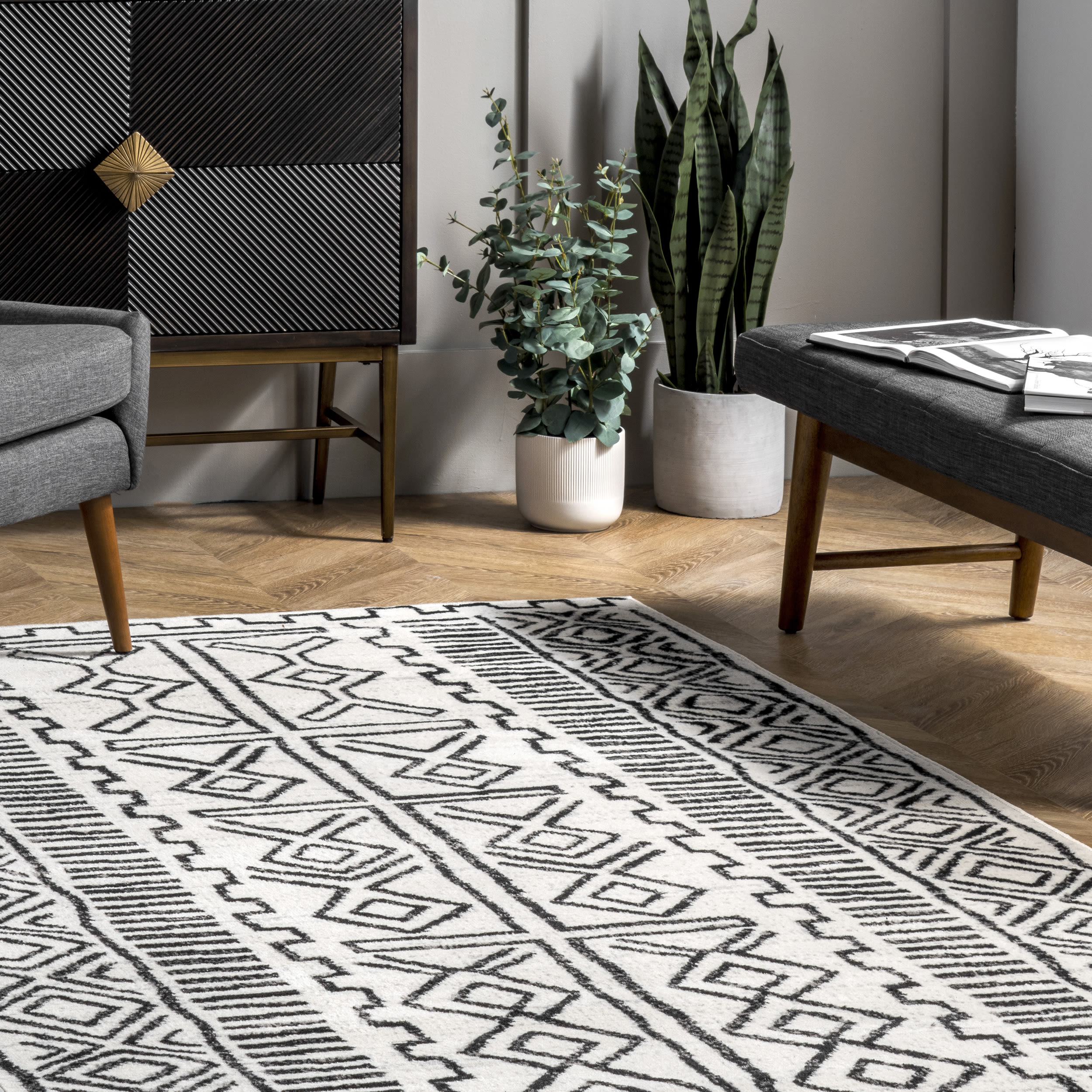 Gray Tribal Pattern 4' x 6' Synthetic Area Rug
