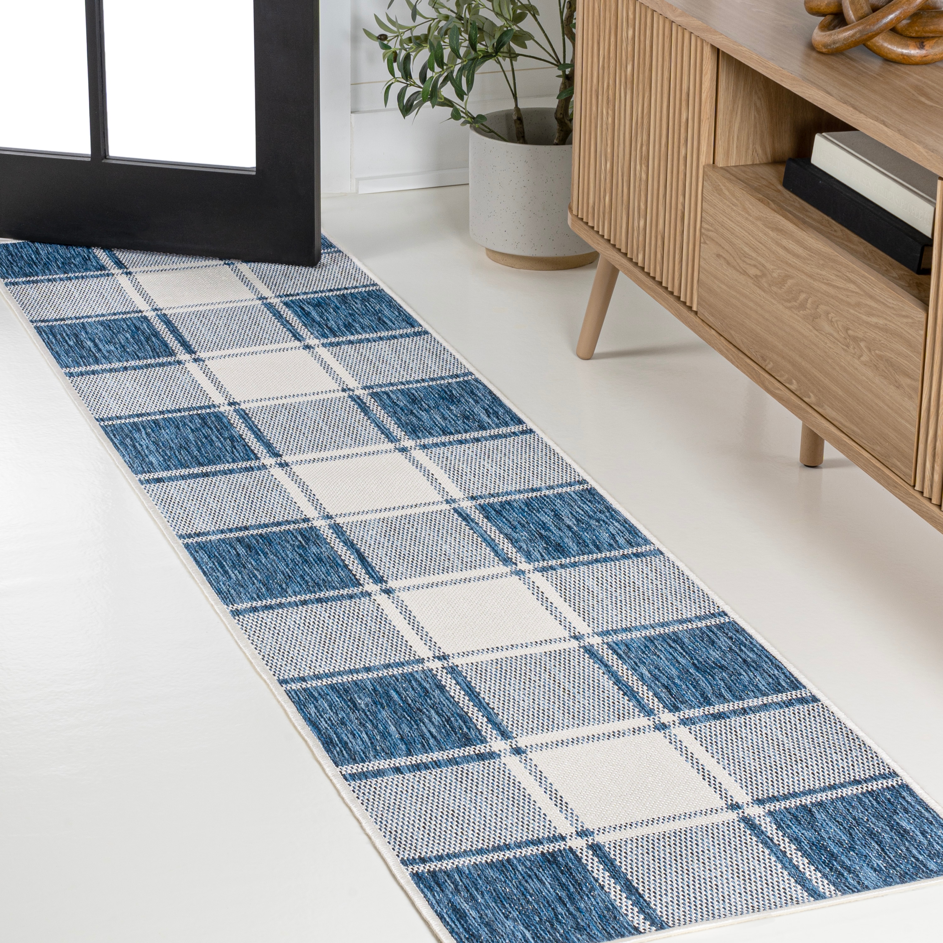 JONATHAN  Y TSN203B-28 TUSCAN SUN Sabine Bold Gingham 2 x 8 (ft) Loomed Polypropylene Navy/Cream Rectangular Indoor/Outdoor Geometric Farmhouse/Cottage Runner rug