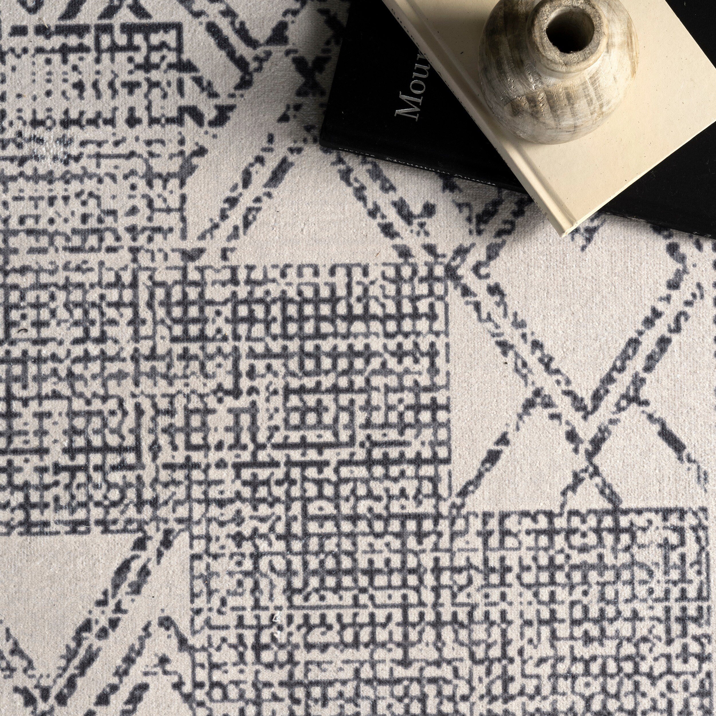 Gray and Ivory Synthetic Medallion 8' x 10' Washable Area Rug