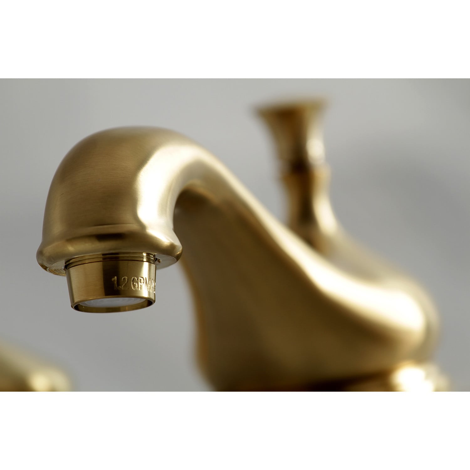 KINGSTON BRASS Heritage Brushed Brass 2-handle Widespread Bathroom