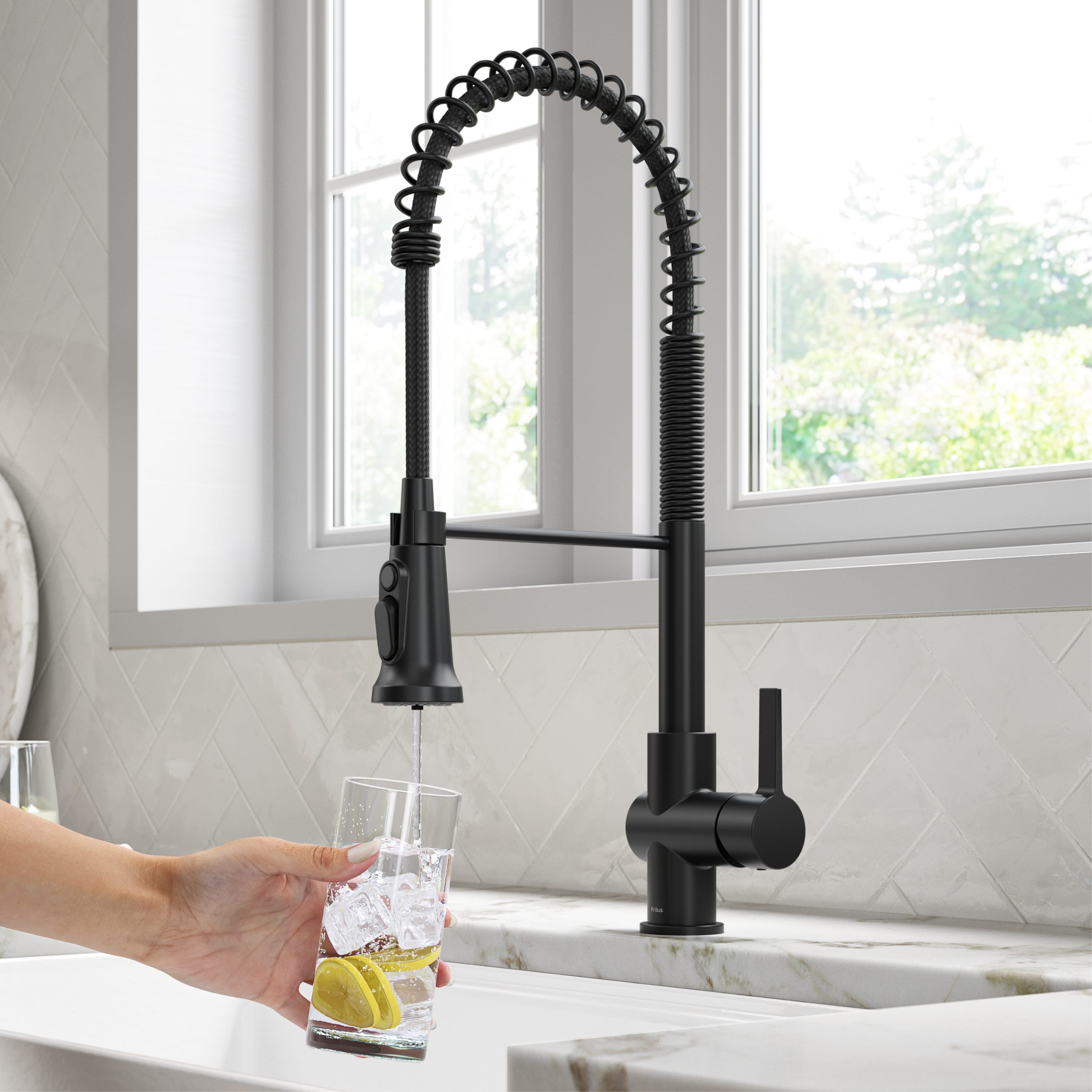 Kraus Matte Black Single Handle Pull-down Kitchen Faucet with Sprayer ...