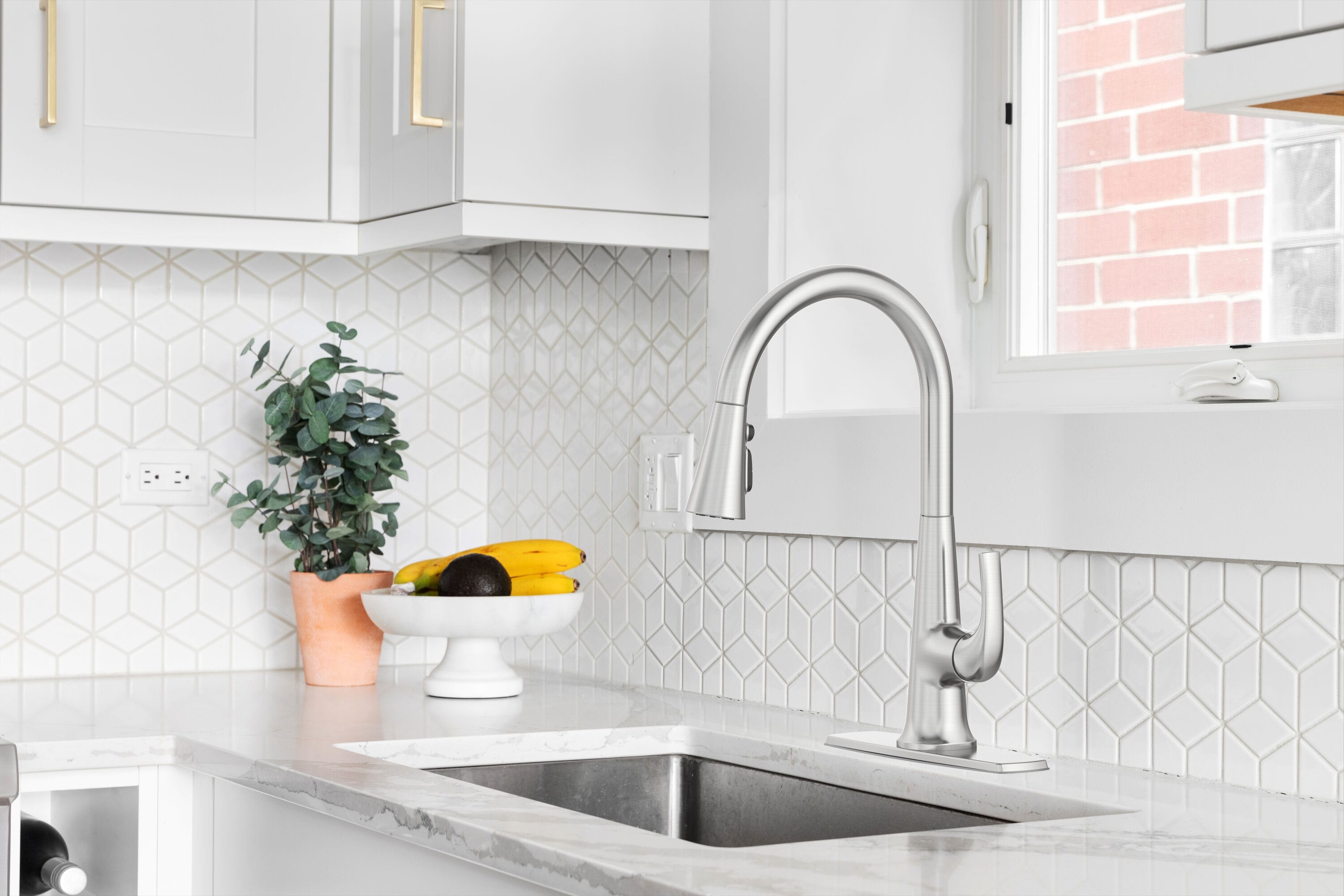 allen + roth 67894W-163402 Spot Free Stainless Steel Single Handle Deck-mount Kitchen Faucet ( Deck Plate Included )