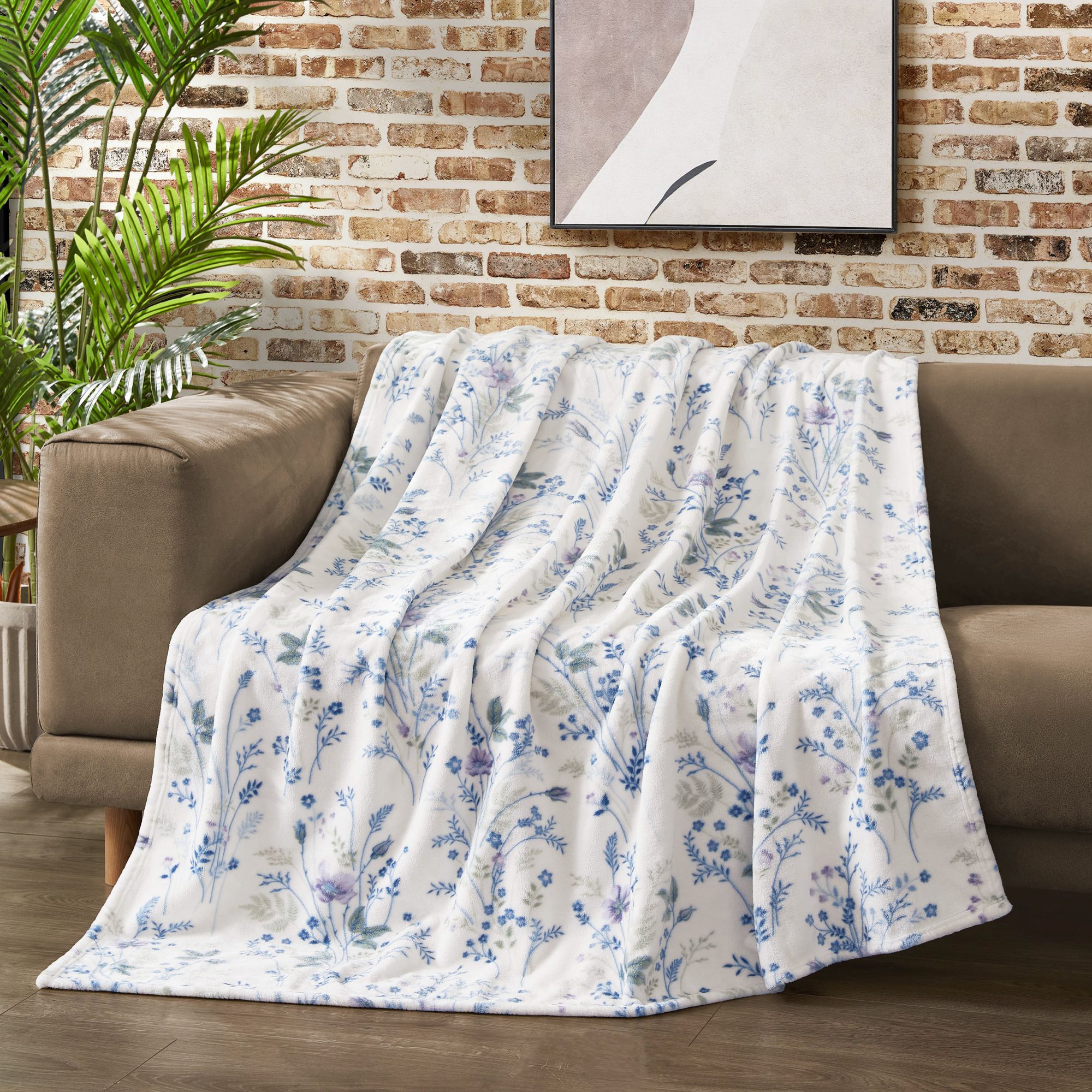 Lucky Brand  Wildflower Lilac Purple Floral Plush 50-in x 70-in Throw Blanket