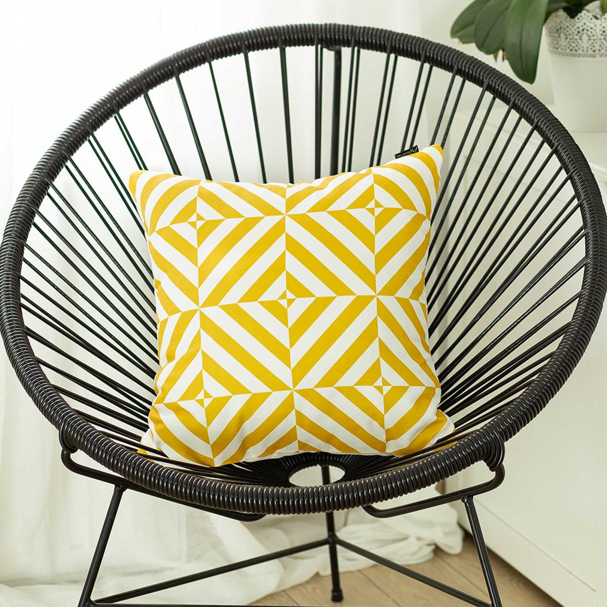 HomeRoots 355468 Josephine 18-in x 18-in Yellow and White Indoor Decorative Cover