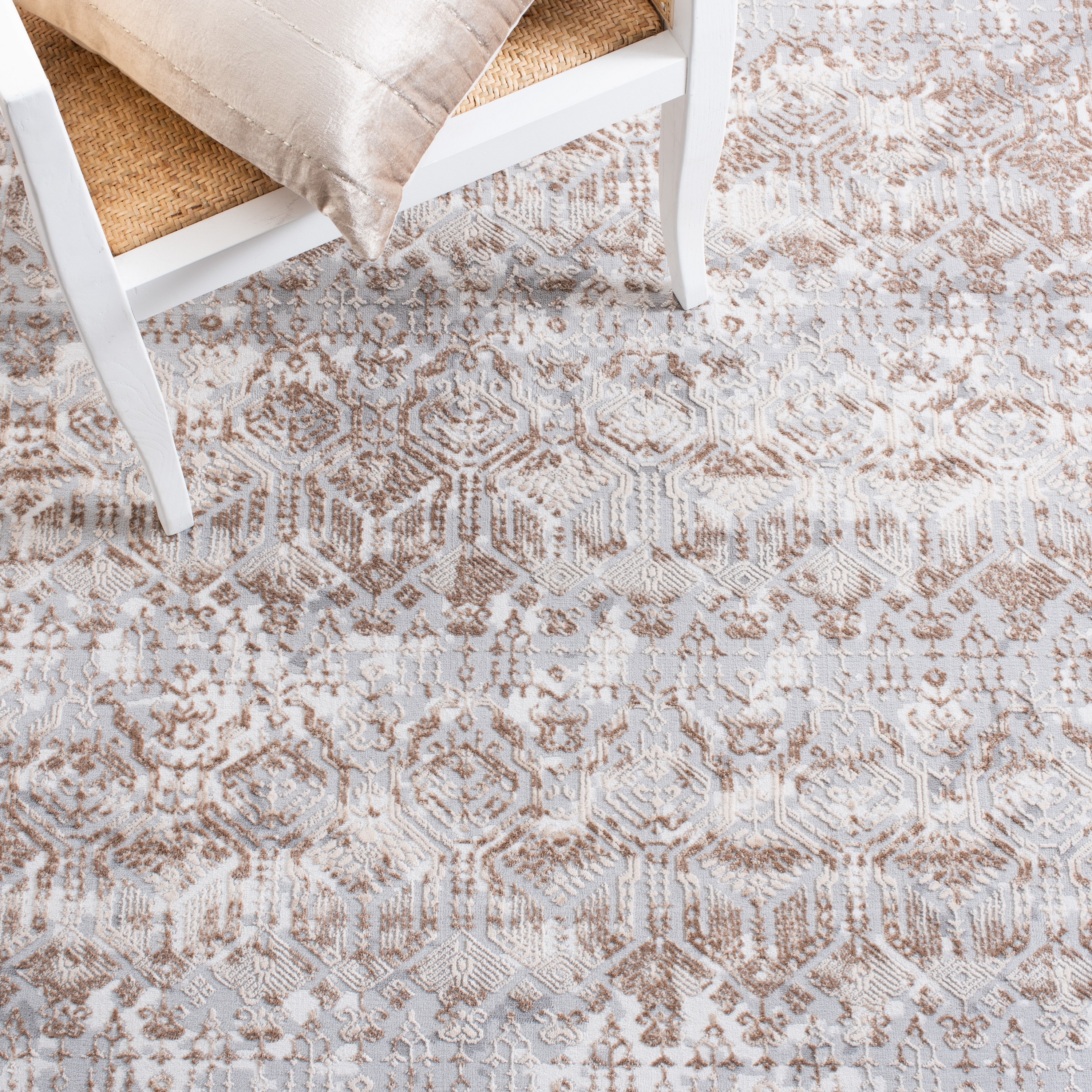 Reversible Easy-Care Grey/Brown Synthetic Rug, 4' x 6'