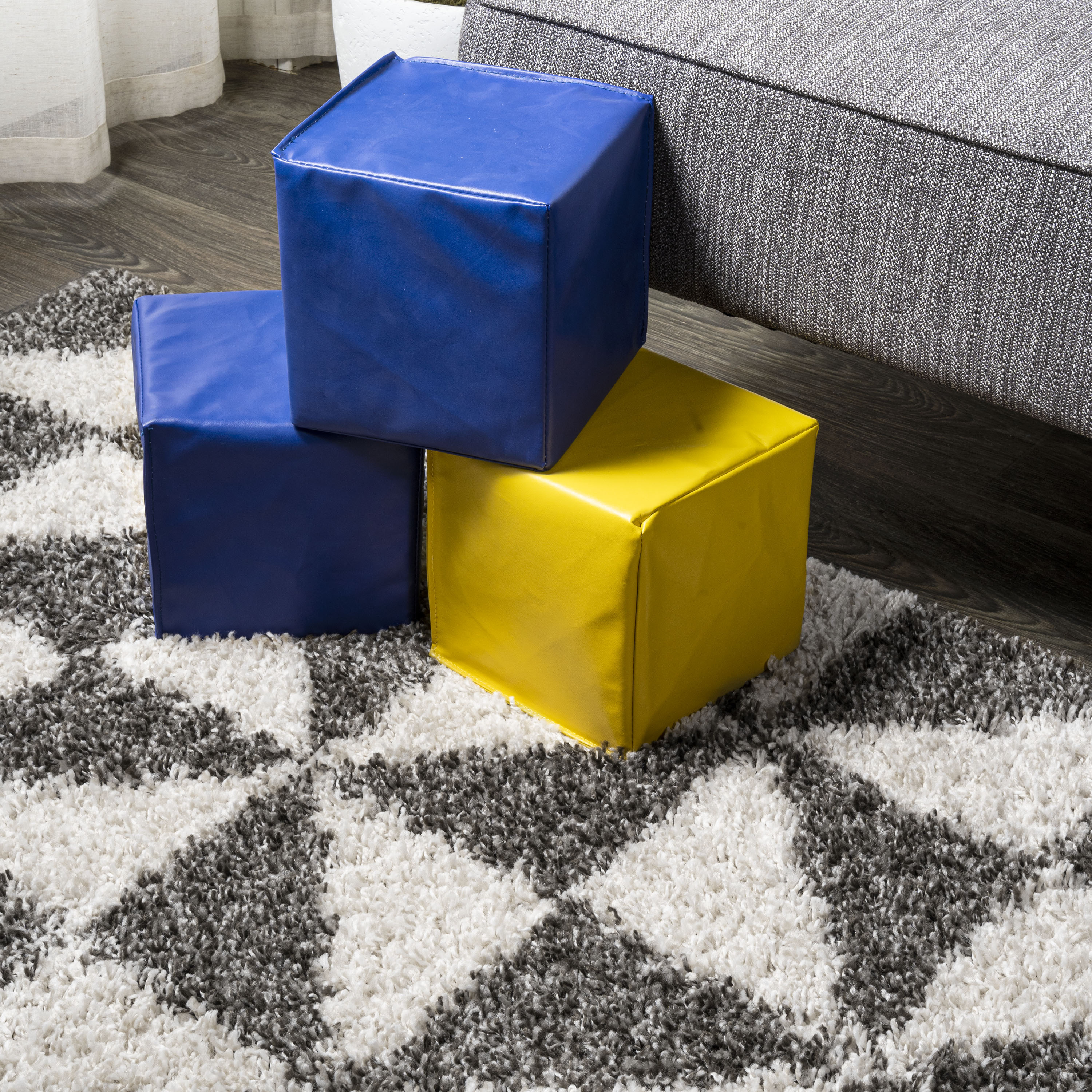 Moroccan-Inspired Geometric Gray Shag Rug 4' x 6'