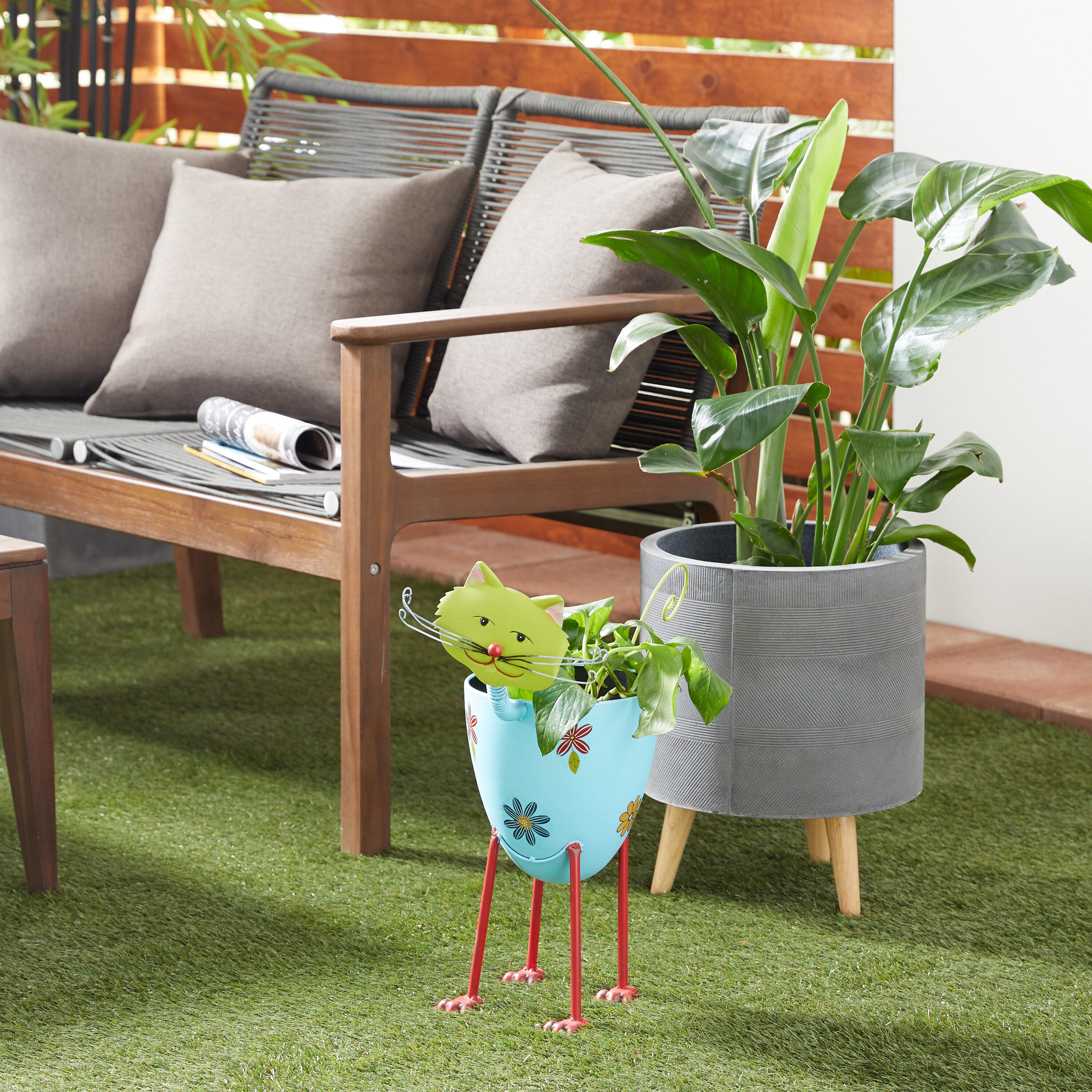 Grayson Lane 91453 Round 8.0-in W x 19-in H x 8-in D Blue Metal Indoor/Outdoor Planter Stand Included
