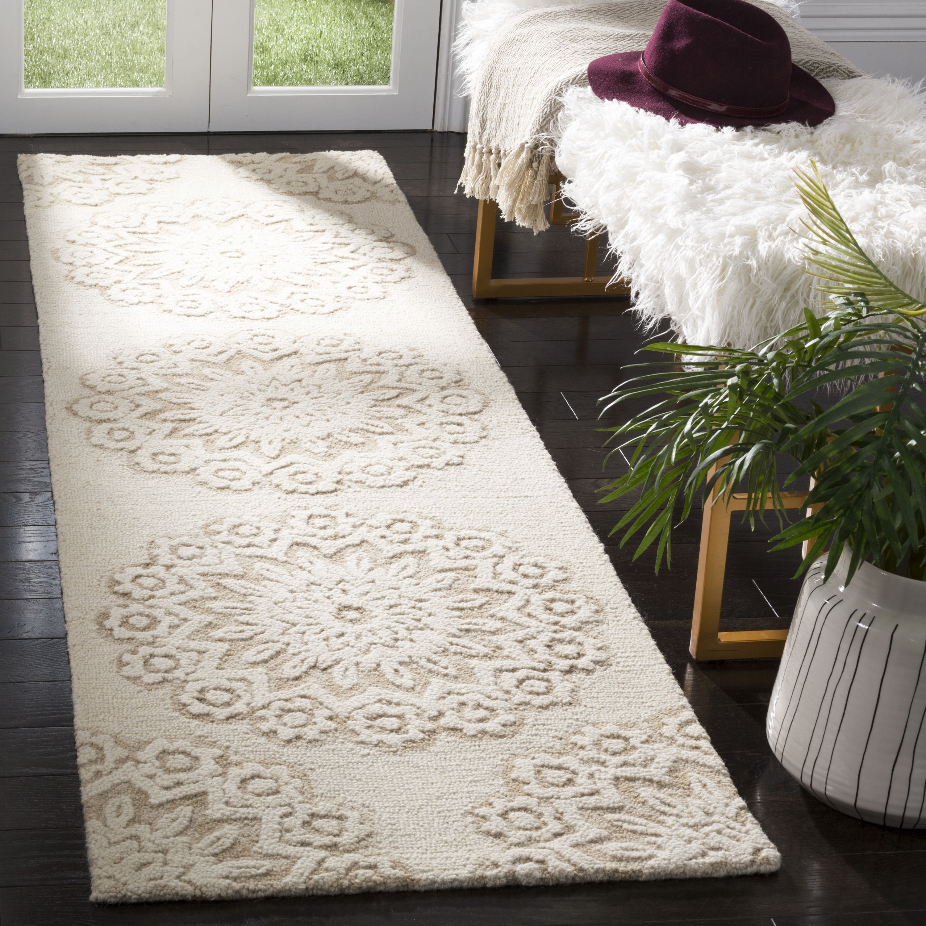 Handmade White Floral Tufted Wool Area Rug 27" x 7"