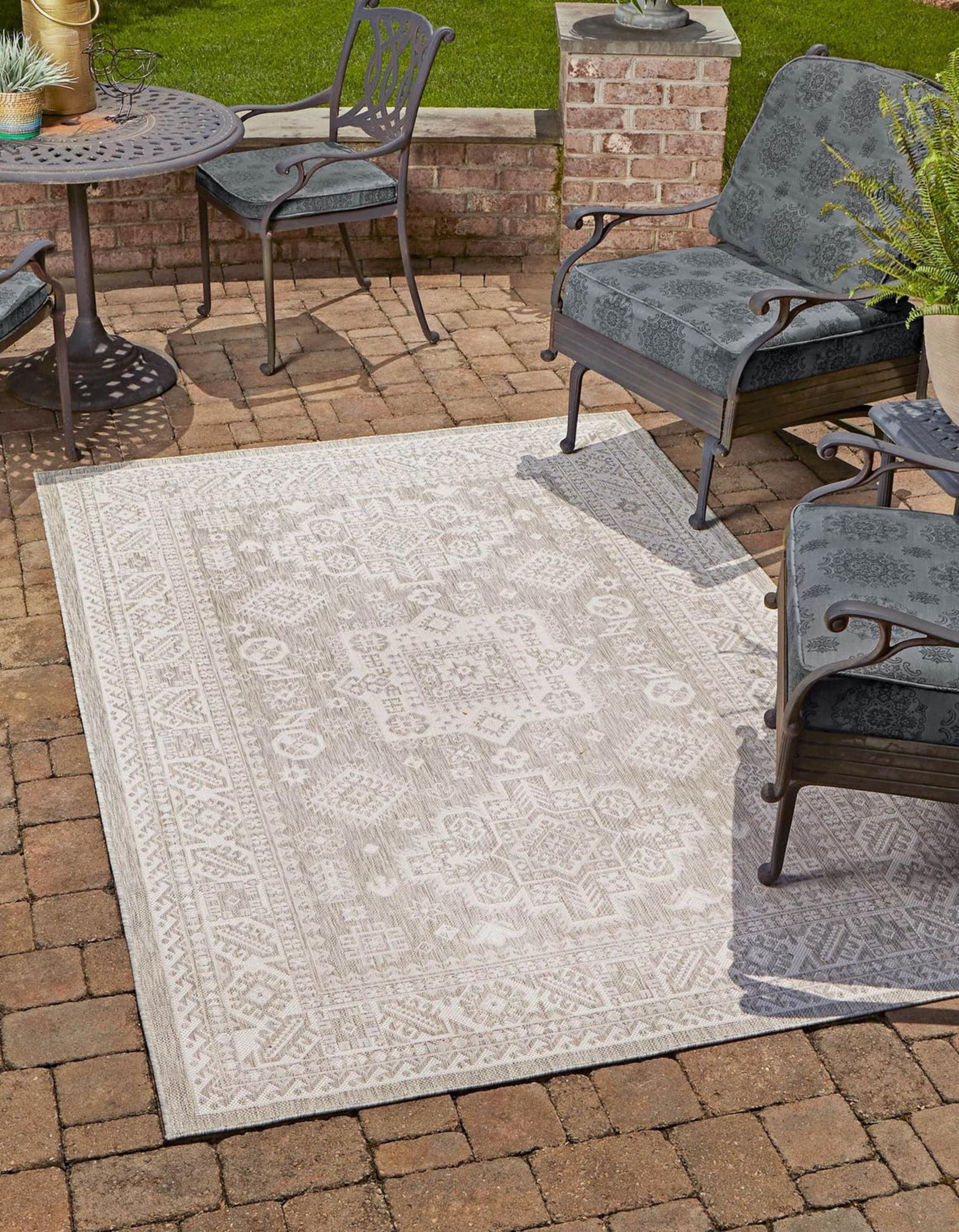 Unique Loom 3162591 Outdoor Aztec 3 x 5 (ft) Loomed Polypropylene Light Gray Rectangular Indoor/Outdoor Border Area rug