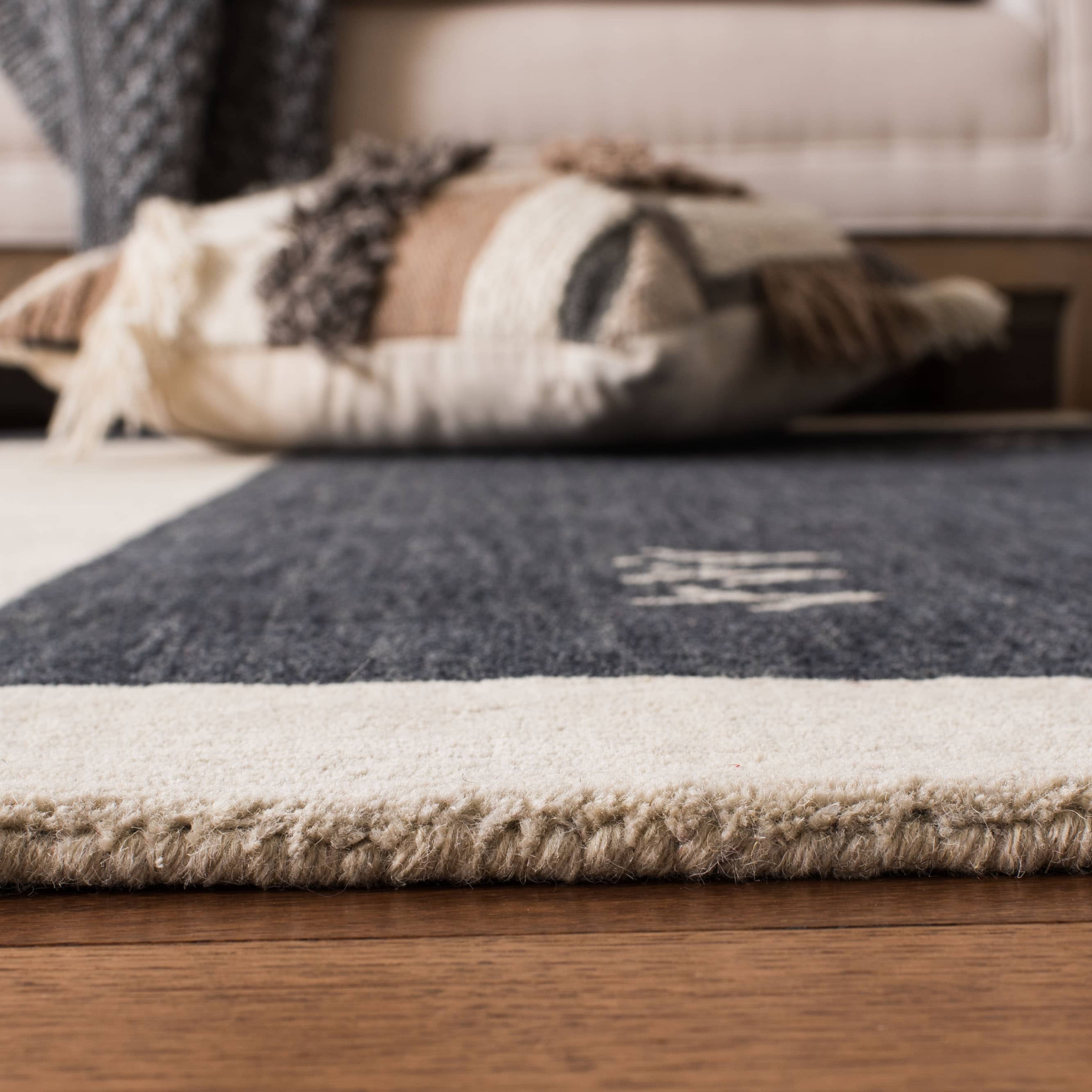 Safavieh HIM562A-4 rugs - View #5