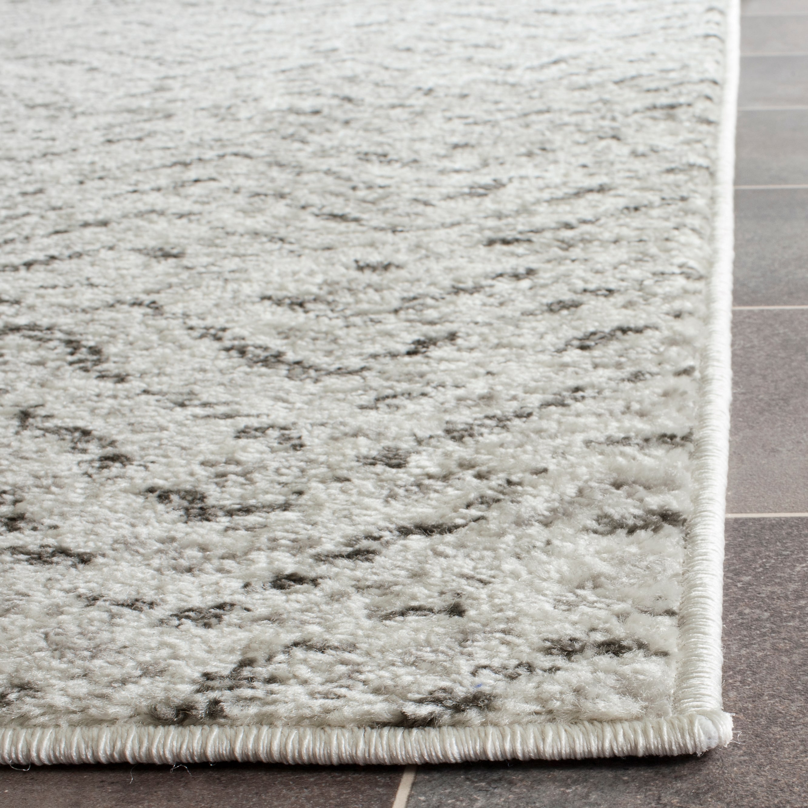 Chic Ivory & Charcoal Synthetic Reversible 2'6" x 12' Runner Rug