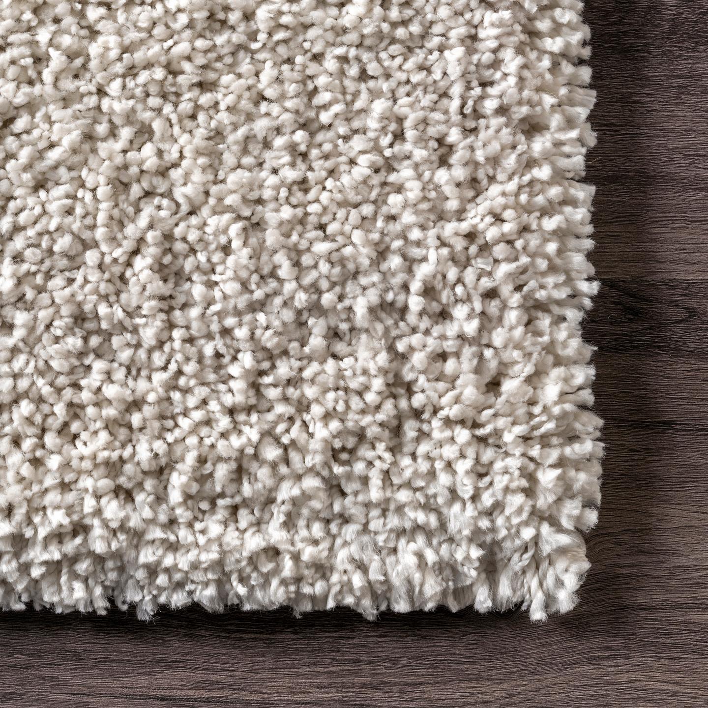 Luxurious Solid White Synthetic Easy-Care Shag Rug, 6'7" x 9'