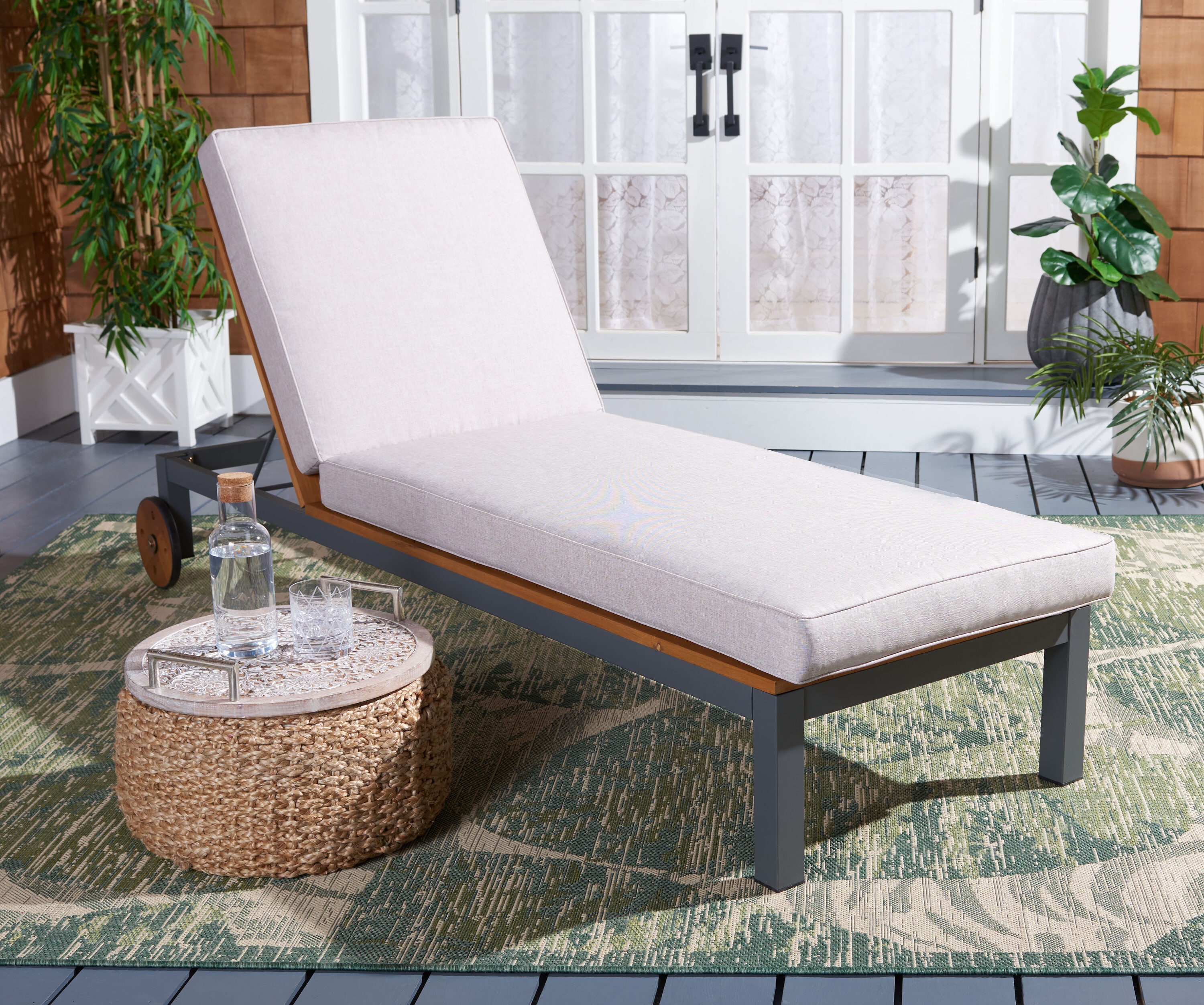 Safavieh Patio Gray/Natural Steel Frame Stationary Chaise Lounge Chair with Light gray Cushioned Seat
