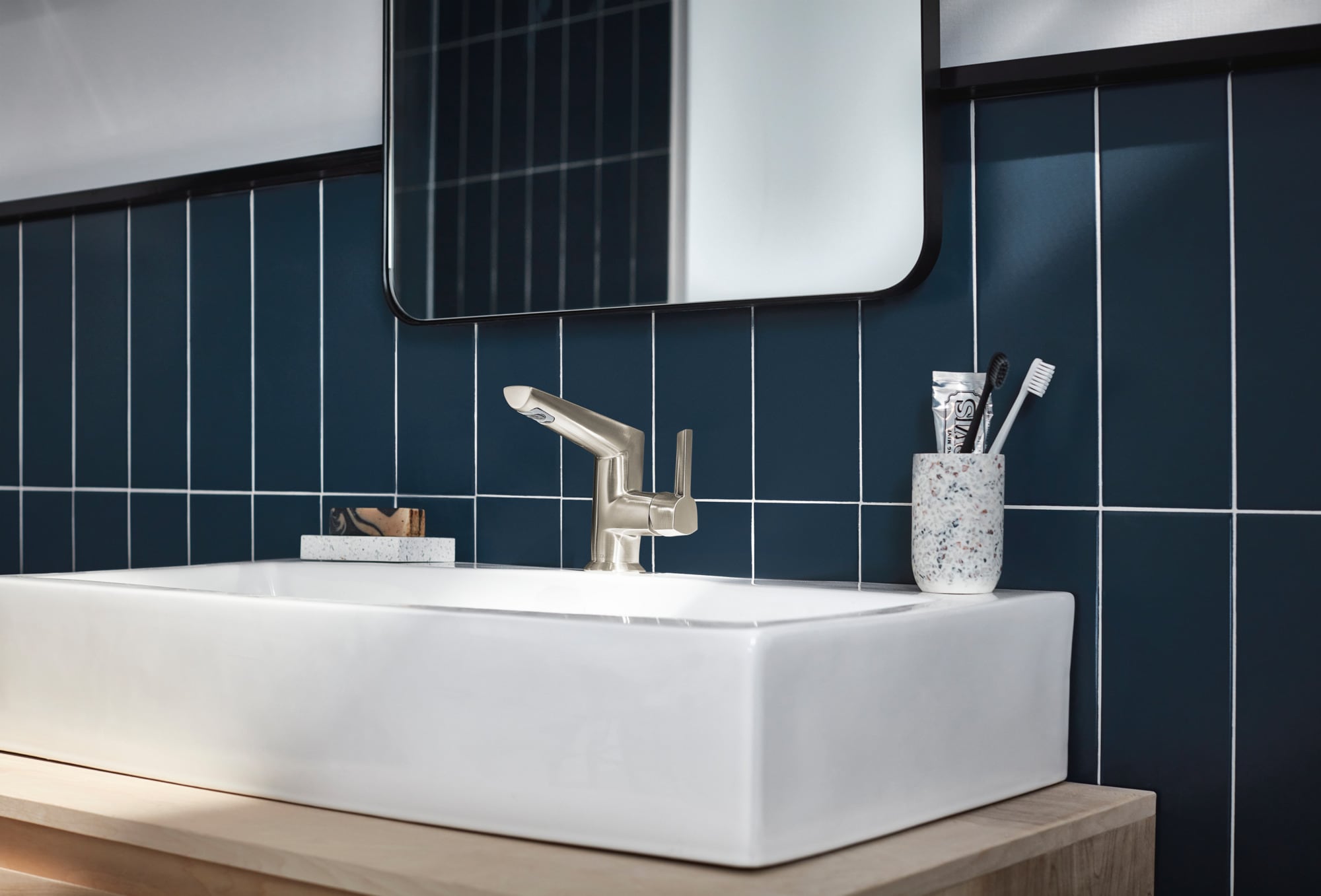 Delta Galeon Contemporary Single Hole Bathroom Faucet, Lumicoat Stainless