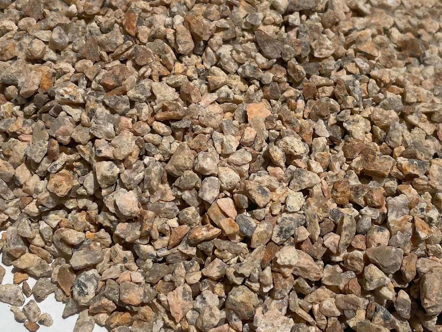 EFCUT Natural Gold Granite Pea Gravel 1/4 to 3/8 Inch 40 Pounds Decorative Rock for Landscaping Drainage Aquariums California Sourced