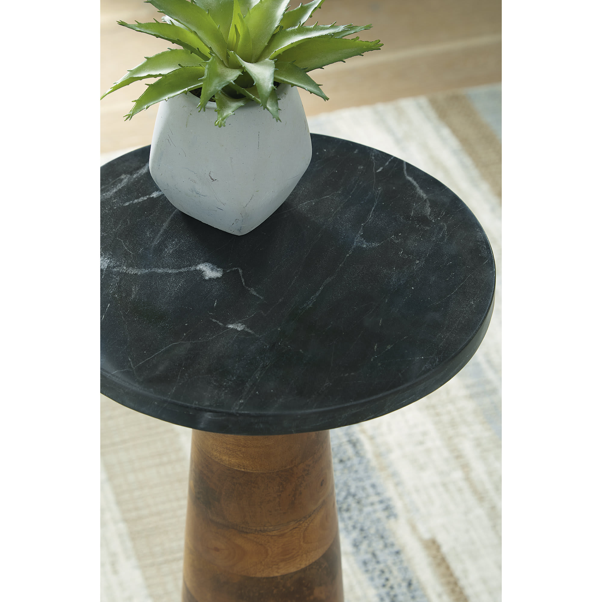 Signature Design by Ashley A4000633 End-Tables - View #4